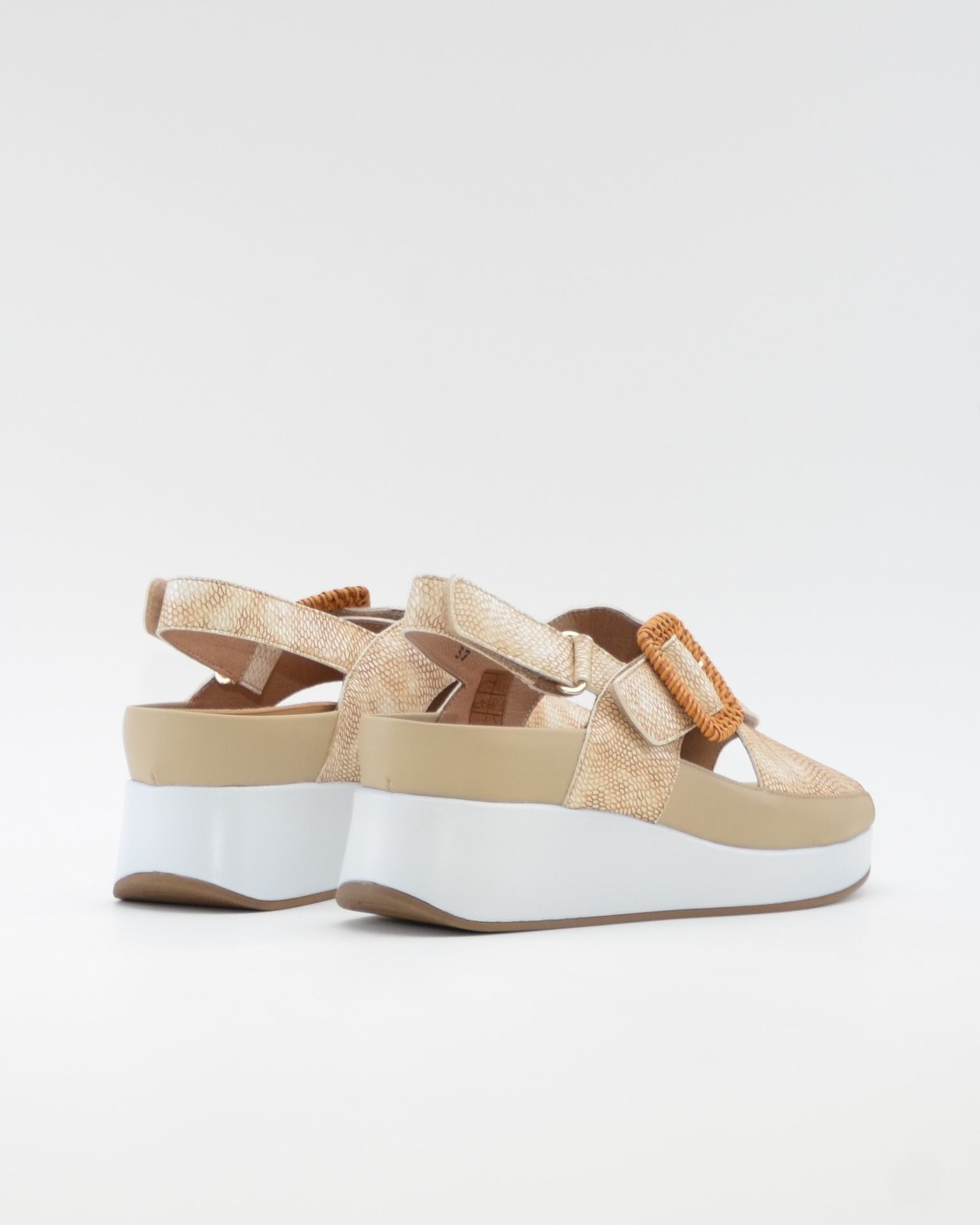 SANDALIA CRUZADA CUÑA PLANTILLA EXTRAIBLE MUJER DOS VELCROS AD.HEBILLA ANCHO ESPECIAL COLOR GRIS PIE SANTO 260383