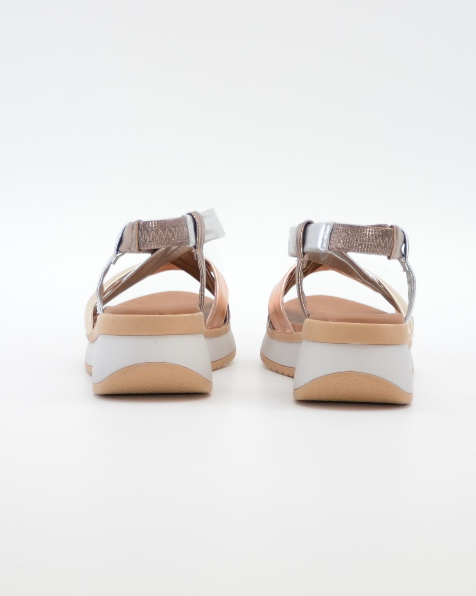 SANDALIA CUÑA MUJER TIRAS METALIZADAS PLANTA DE GEL OH MY SANDALS 5941