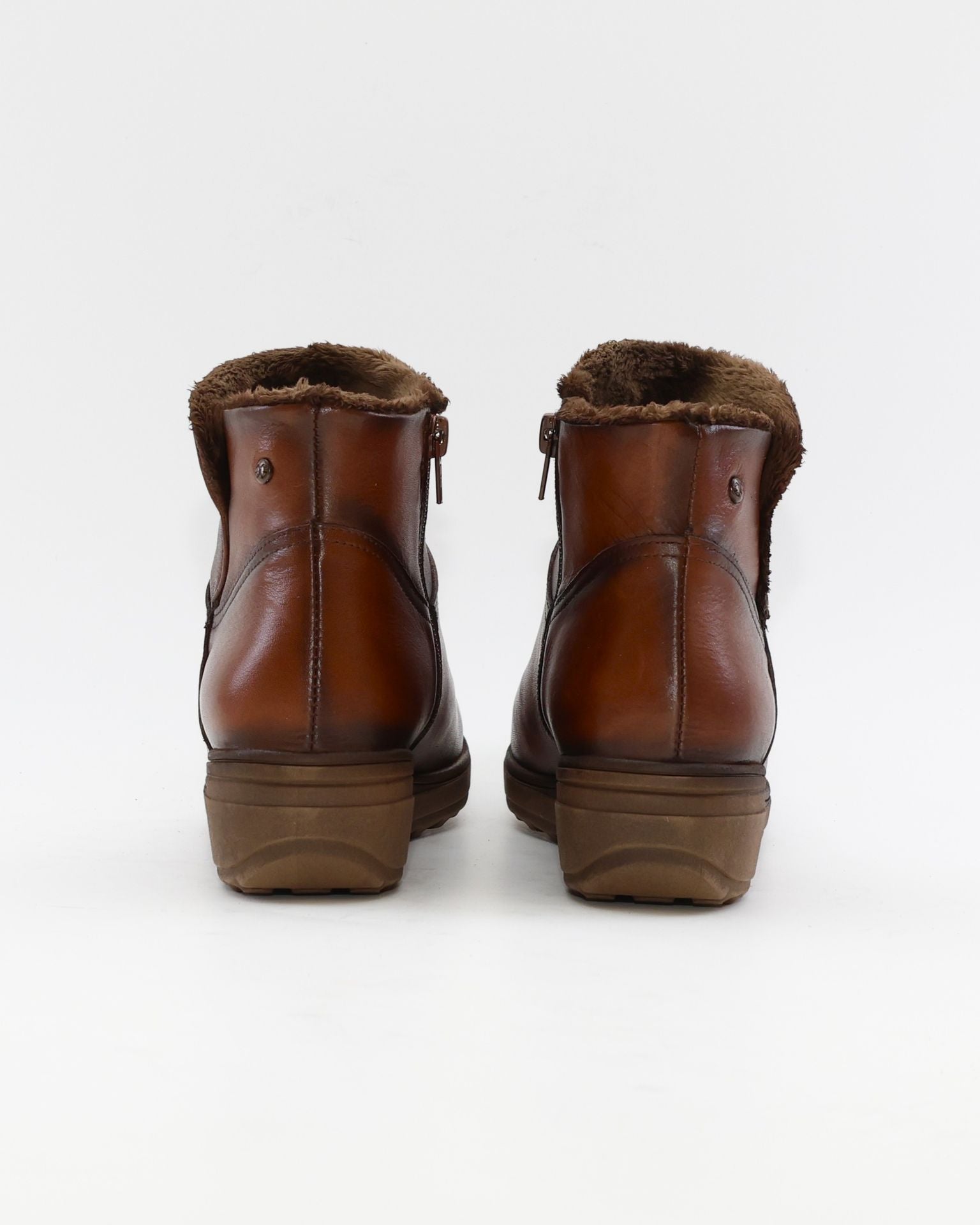 BOTINES DE MUJER CON CUÑA BAJA COLOR CUERO GIORDA 27681