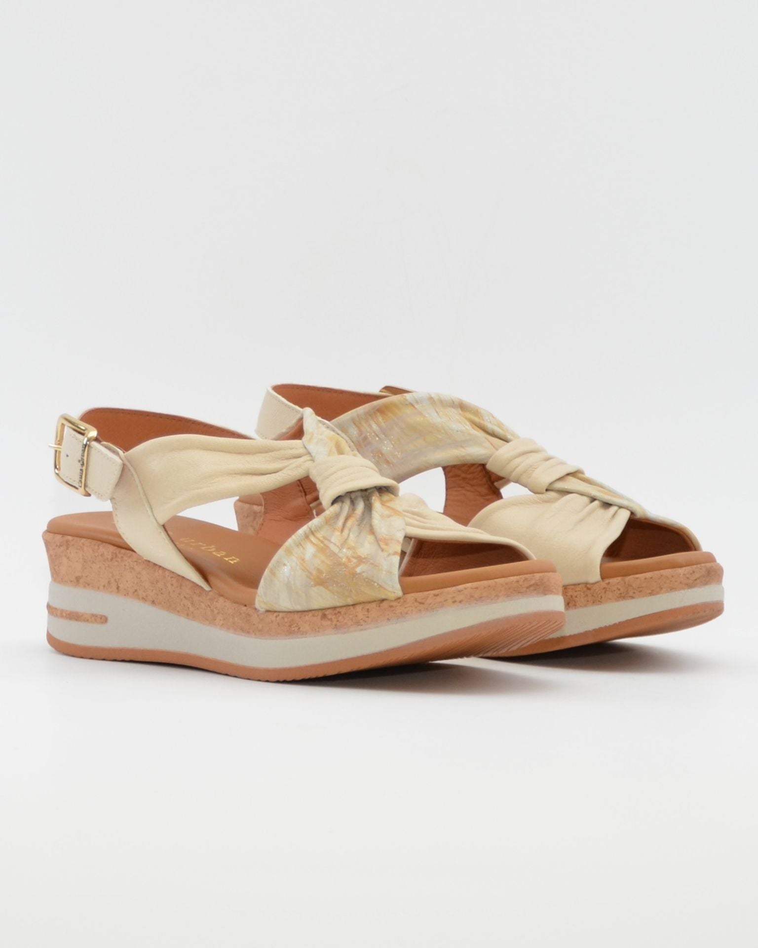 SNDALIA MUJER CUÑA COLOR BLANCO ROTO PLANTA ACOLCHADA PAULA URBAN 35-710 OFF WHITE