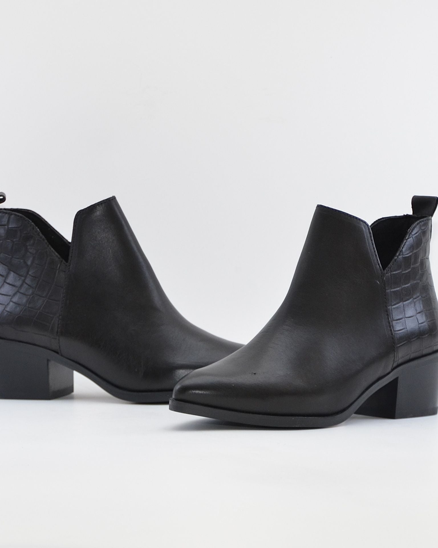 BOTIN MUJER TACON ANCHO PIEL NEGRO KAOLA 3056