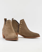 BOTIN MUJER COWBOY SERRAJE TAUPE CON TACHAS KAOLA 3504