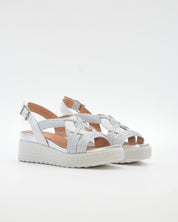 SANDALIA PLANA MUJER STONEFLY TRENZADA PLATA Y BLANCO