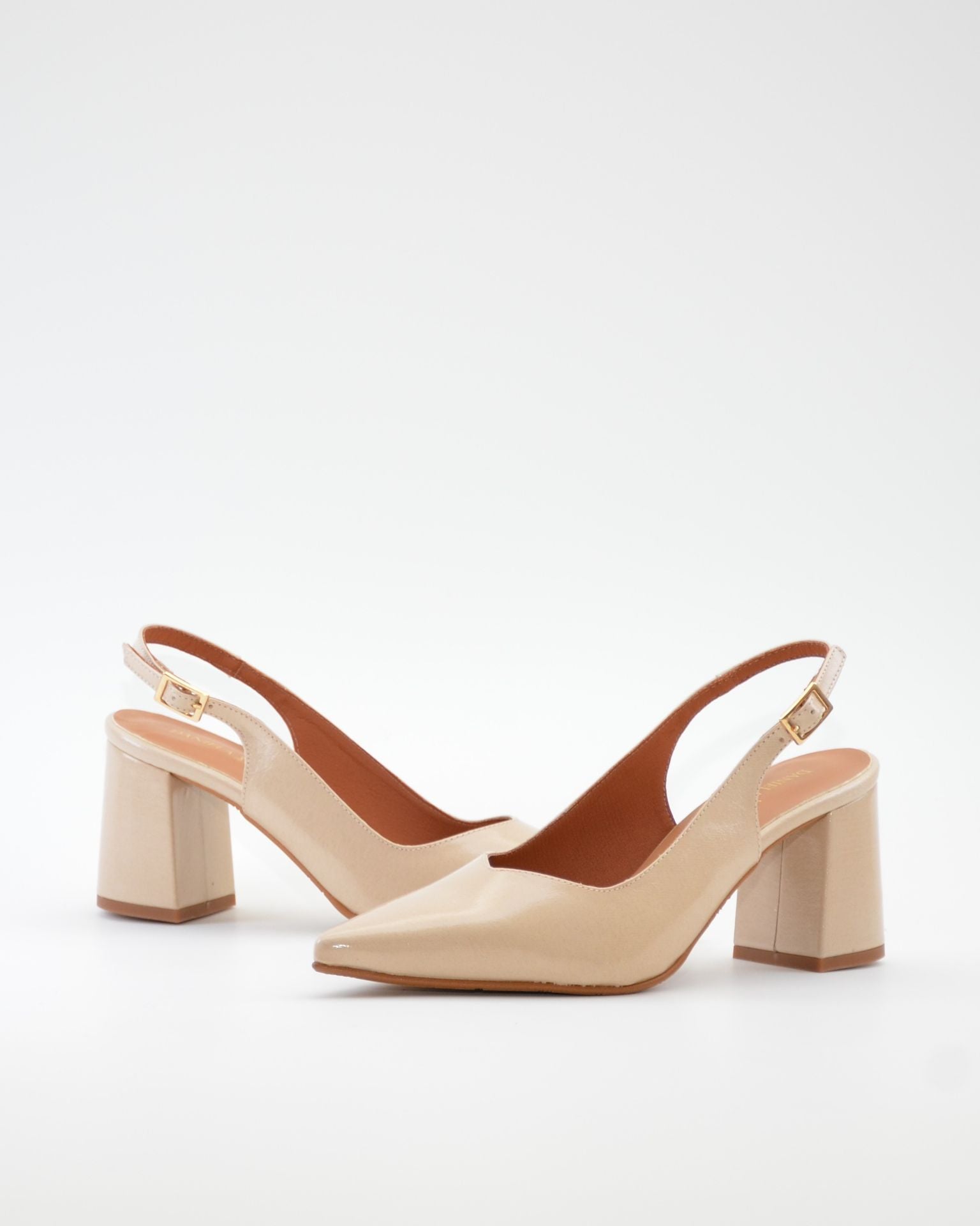 ZAPATO SALON DESTALONADO TACON CUADRADO COLOR BEIGE DANIELA V. 2315CD SAHARA