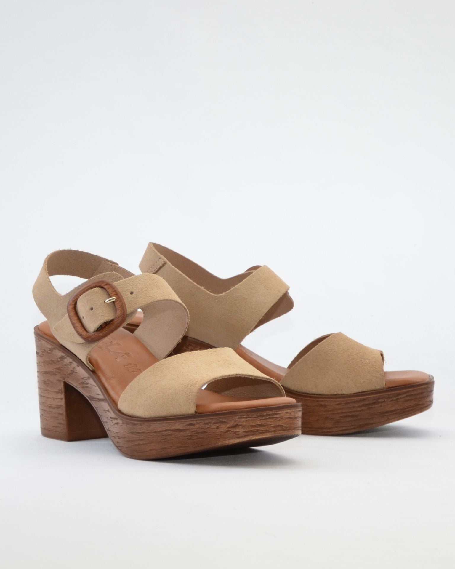 SANDALIA MUJER PLATAFORMA COLOR BEIGE CON HEBILLA KAOLA 930
