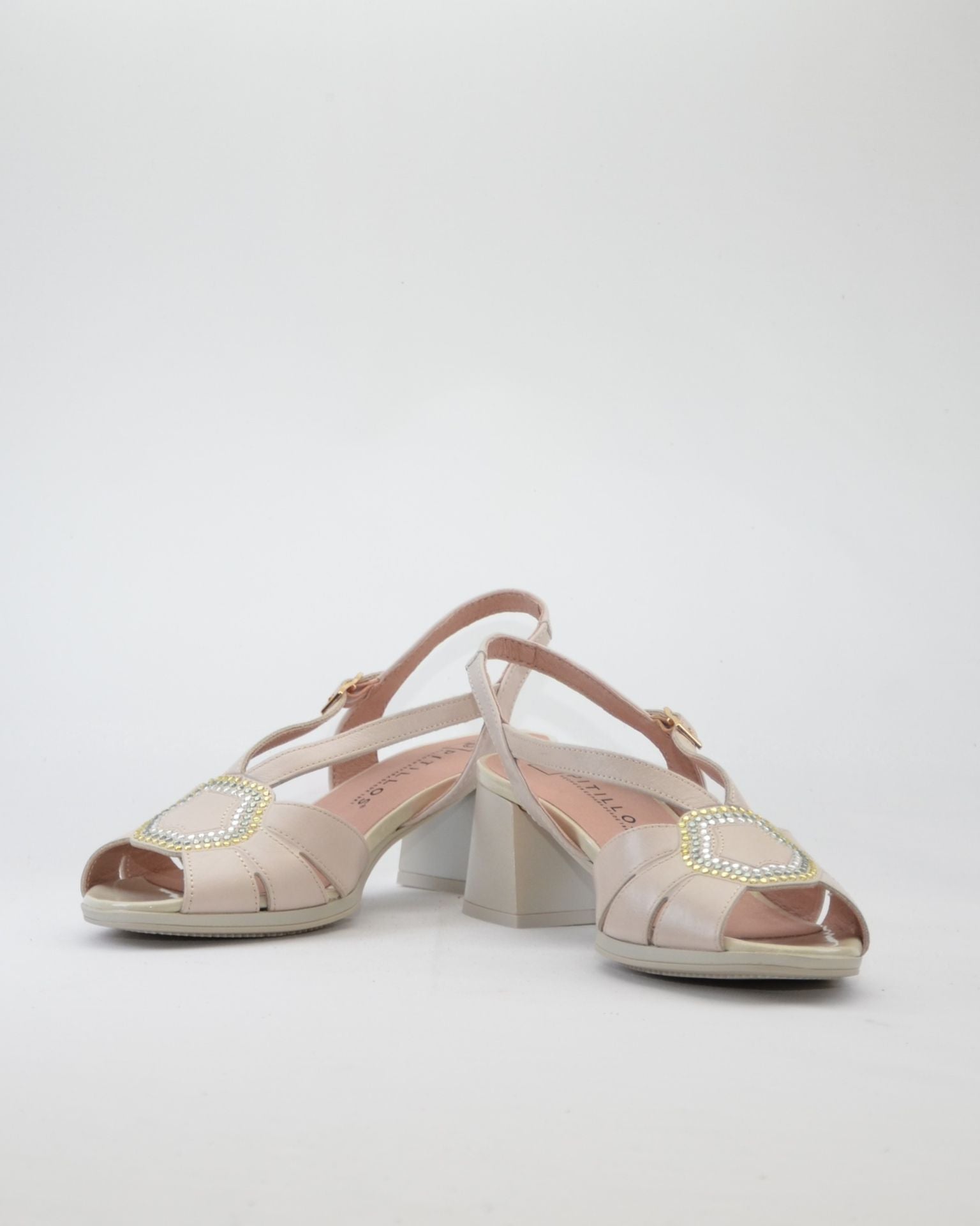 SANDALIA VESTIR TACON CUADRADO COLOR NUDE ADORNO DORADO PITILLOS 11215