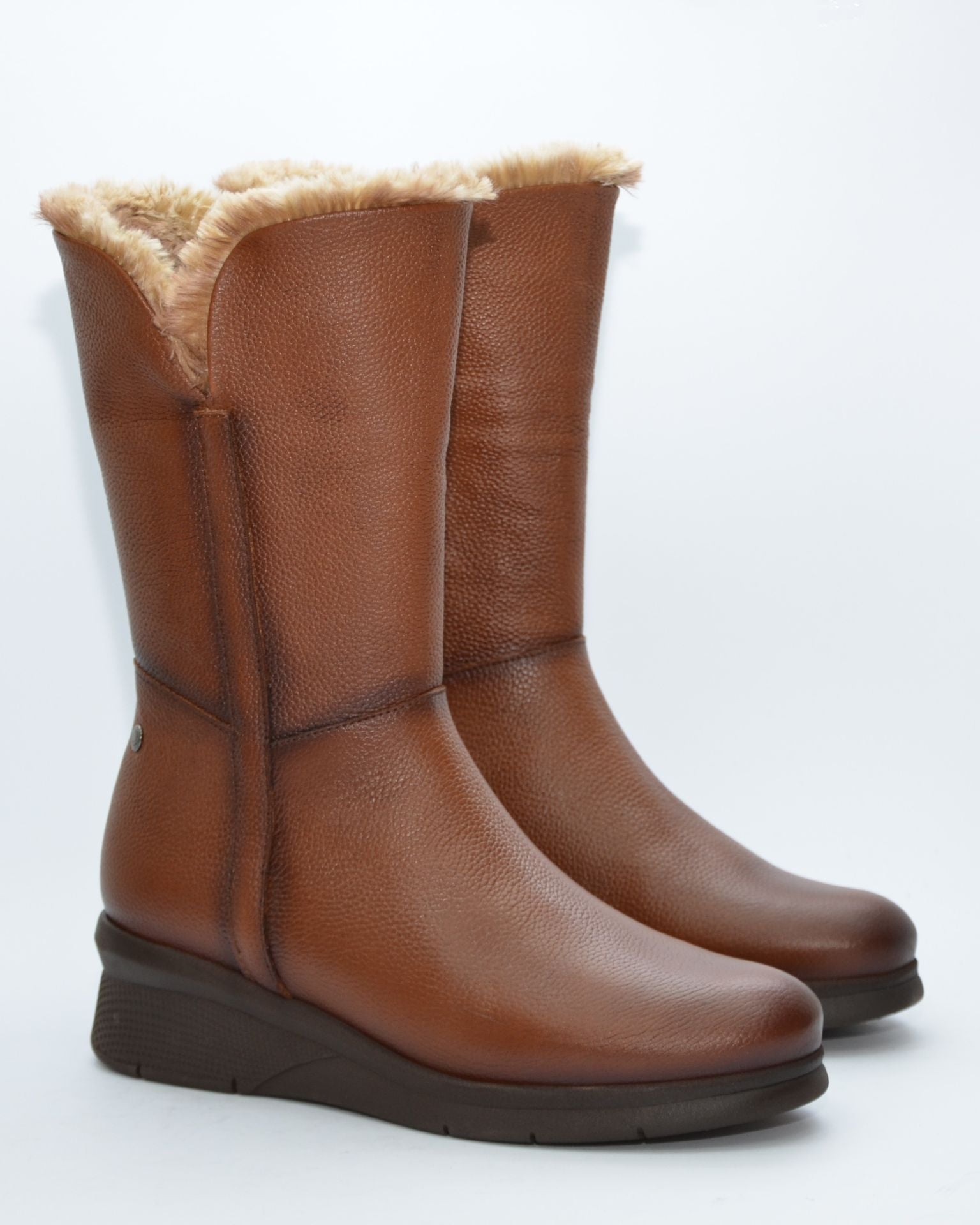 BOTA CUÑA MUJER COLOR CUERO 7621
