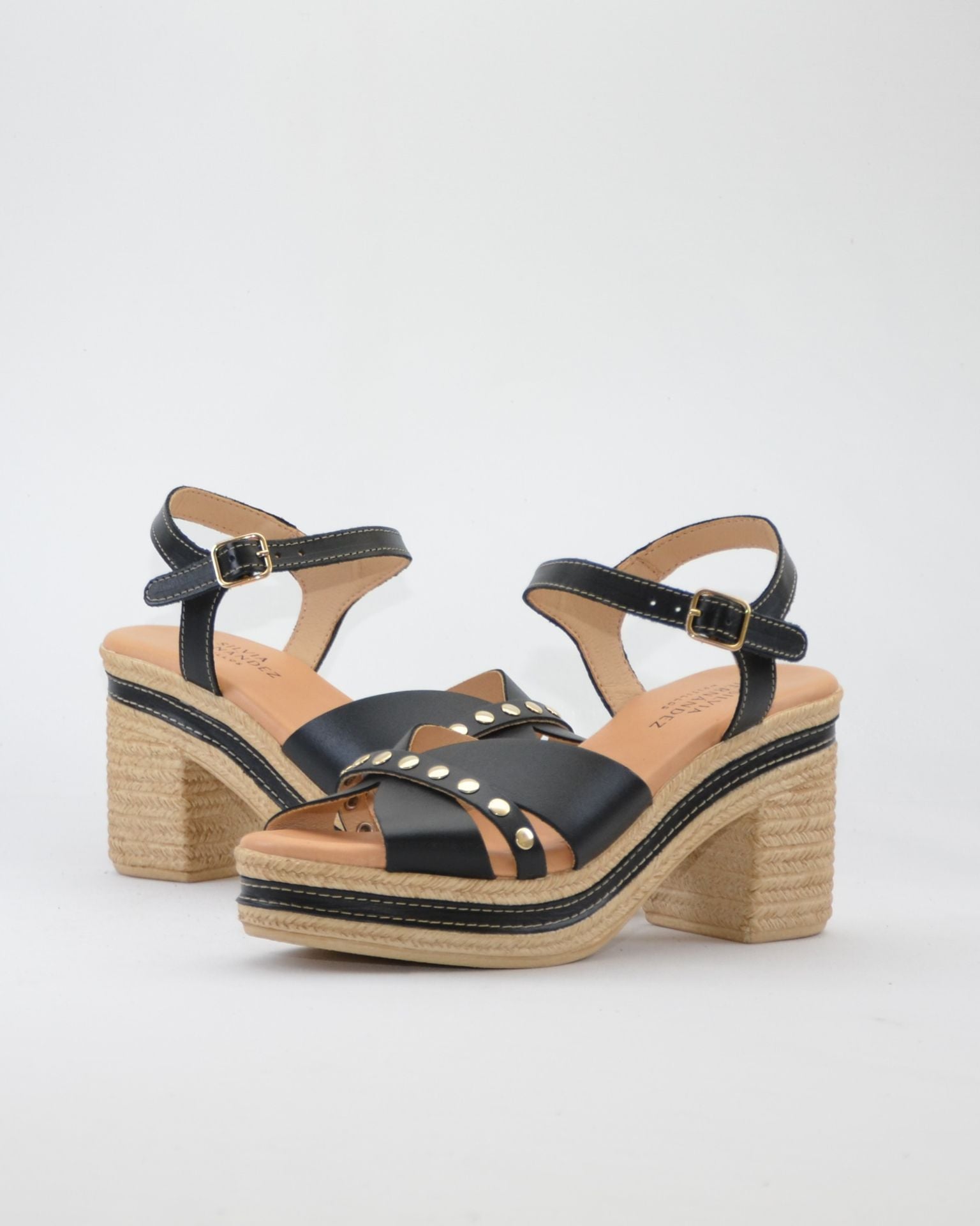 SANDALIA MUJER TACON Y PLATAFORMA COLOR NEGRO CON TACHAS PITILLOS 30213