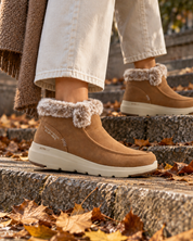 BOTIN PLANO MUJER FORRADO CON PELO SKECHERS BEIGE 144221 CSNT