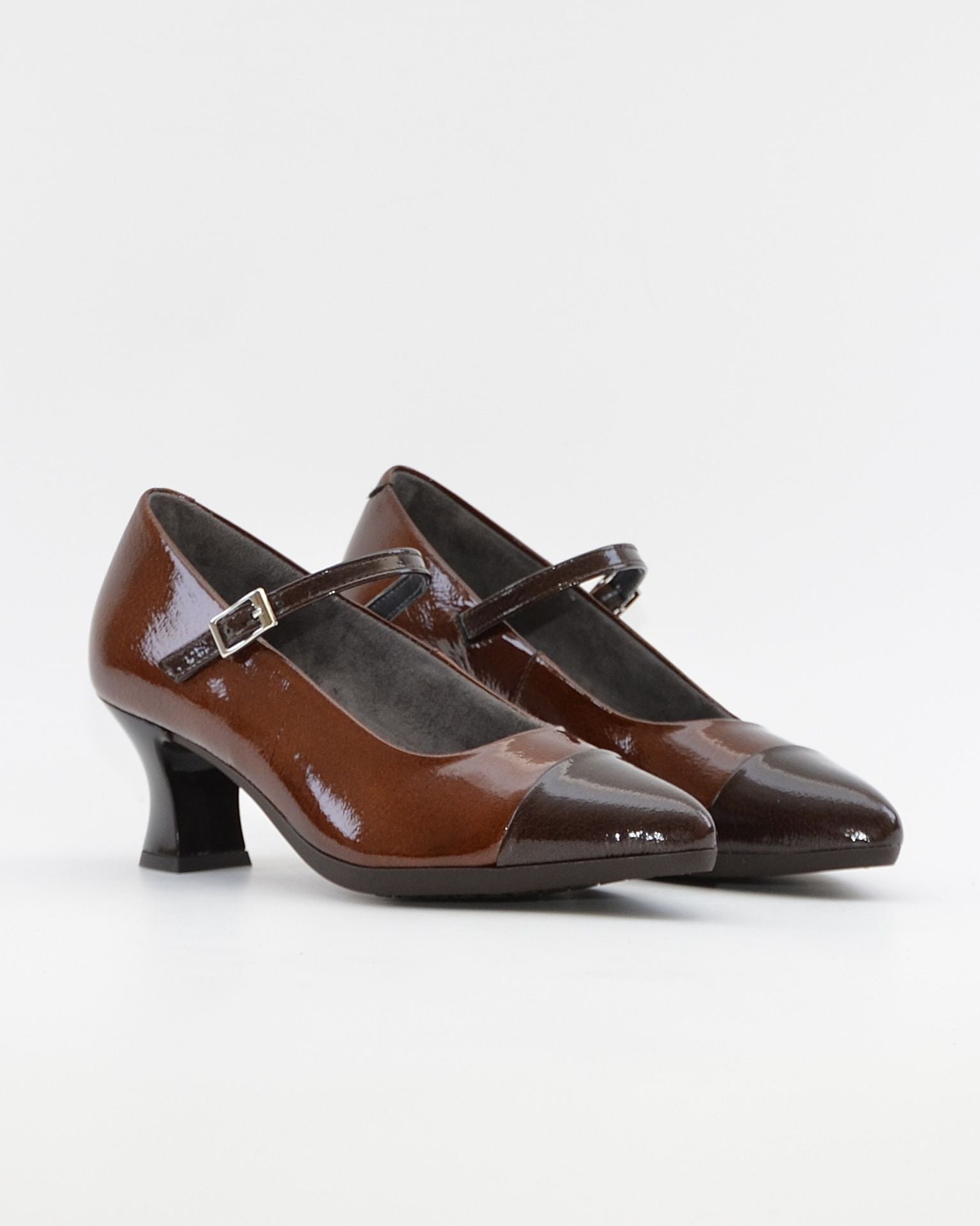 ZAPATO SALON MUJER CON PULSERA CHAROL CUERO Y MARRÓ PITILLOS 11683