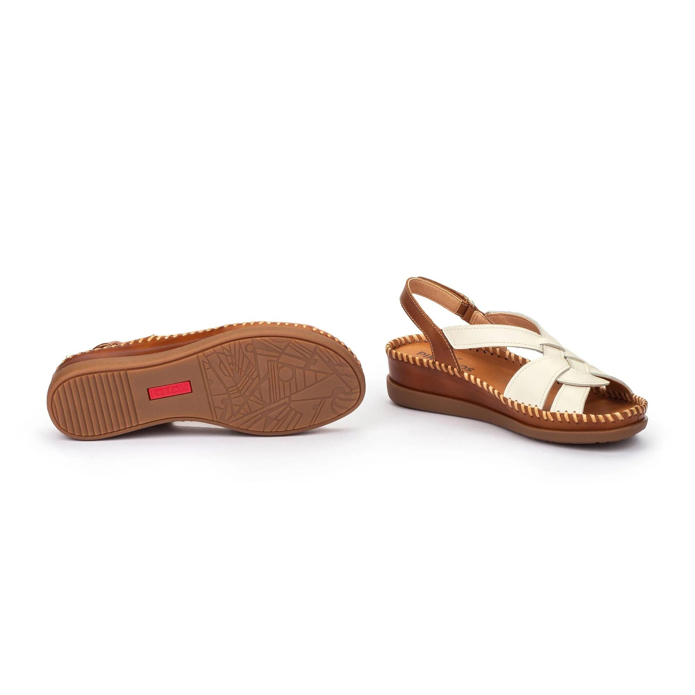 SANDALIA PLANA DE PIEL TRENZADA COLOR BLANCO ROTO PIKOLINOS W8K-1839C2 NATA