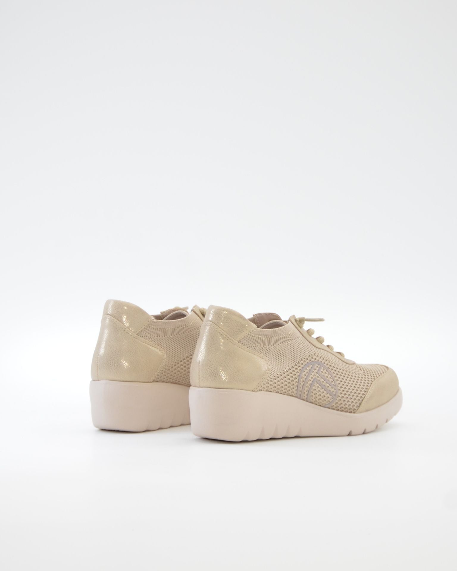 ZAPATO DE CORTE DEPORTIVO MUJER CON CUÑA Y CORDON ELASTICO TREINTAS L4569 BEIGE