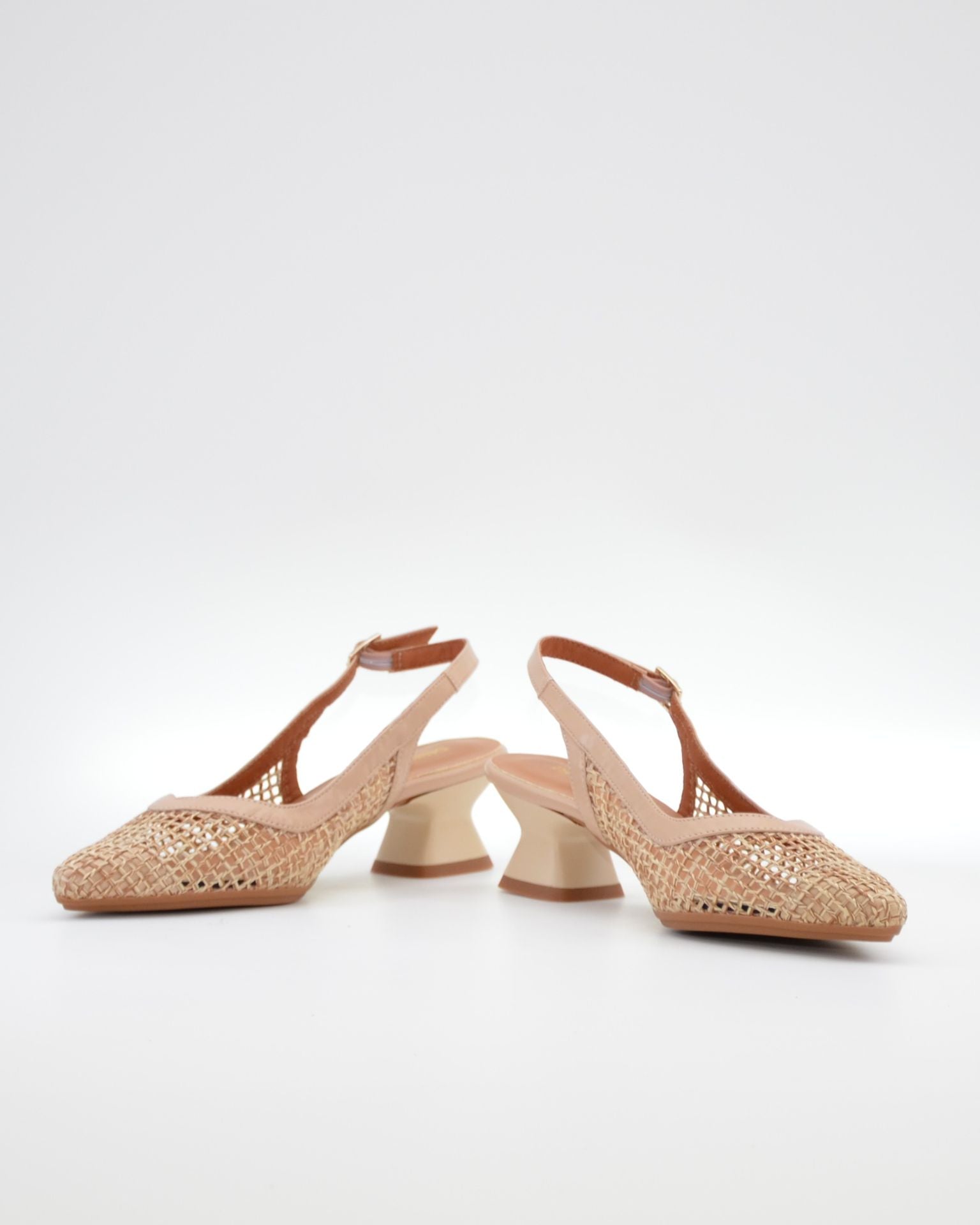ZAPATO VESTIR MUJER DESTALONADO TACON BAJO DANIELA VEGA CON REJILLA NATURAL BEIGE