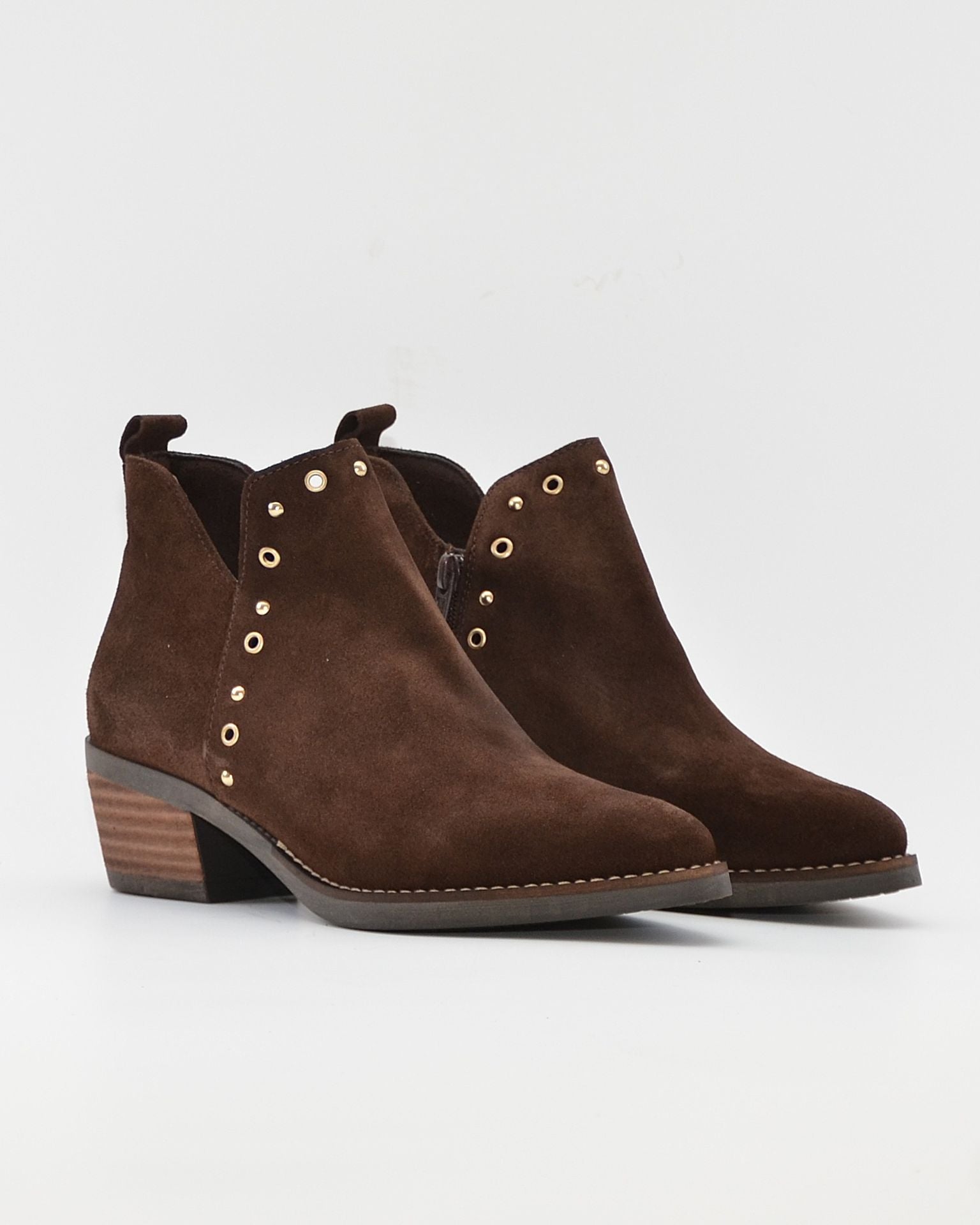 BOTIN MUJER COWBOY SERRAJE MARRÓN CHOCOLATE CON TACHAS KAOLA 3504