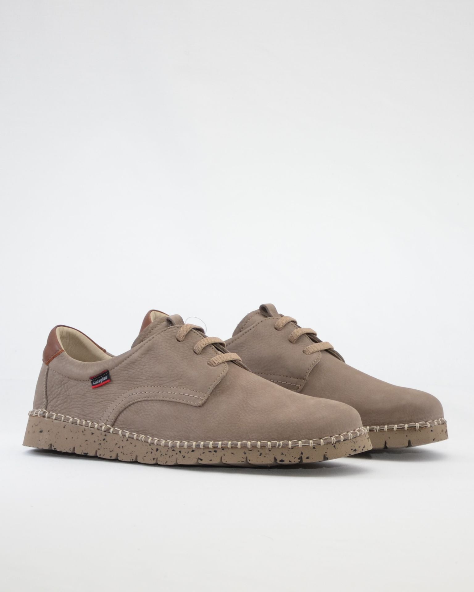 ZAPATO DE HOMBRE CALLAGHAN BEIGE CON CORDONES 65201