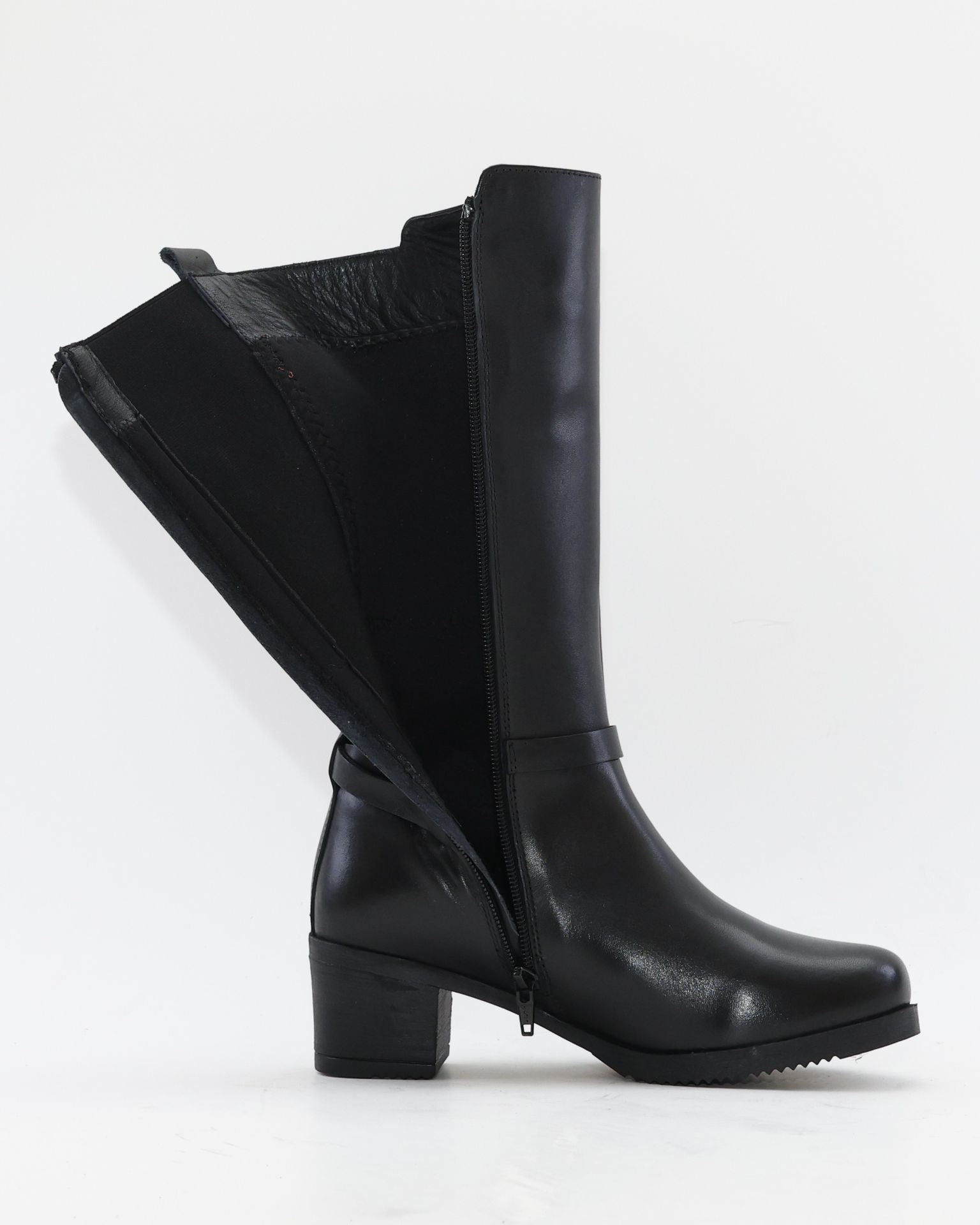 BOTA ALTA MUJER TACON MEDIO COLOR NEGRO ADORNO METALICO  CREMALLERA Y ELASTICO TREINTAS L-1508