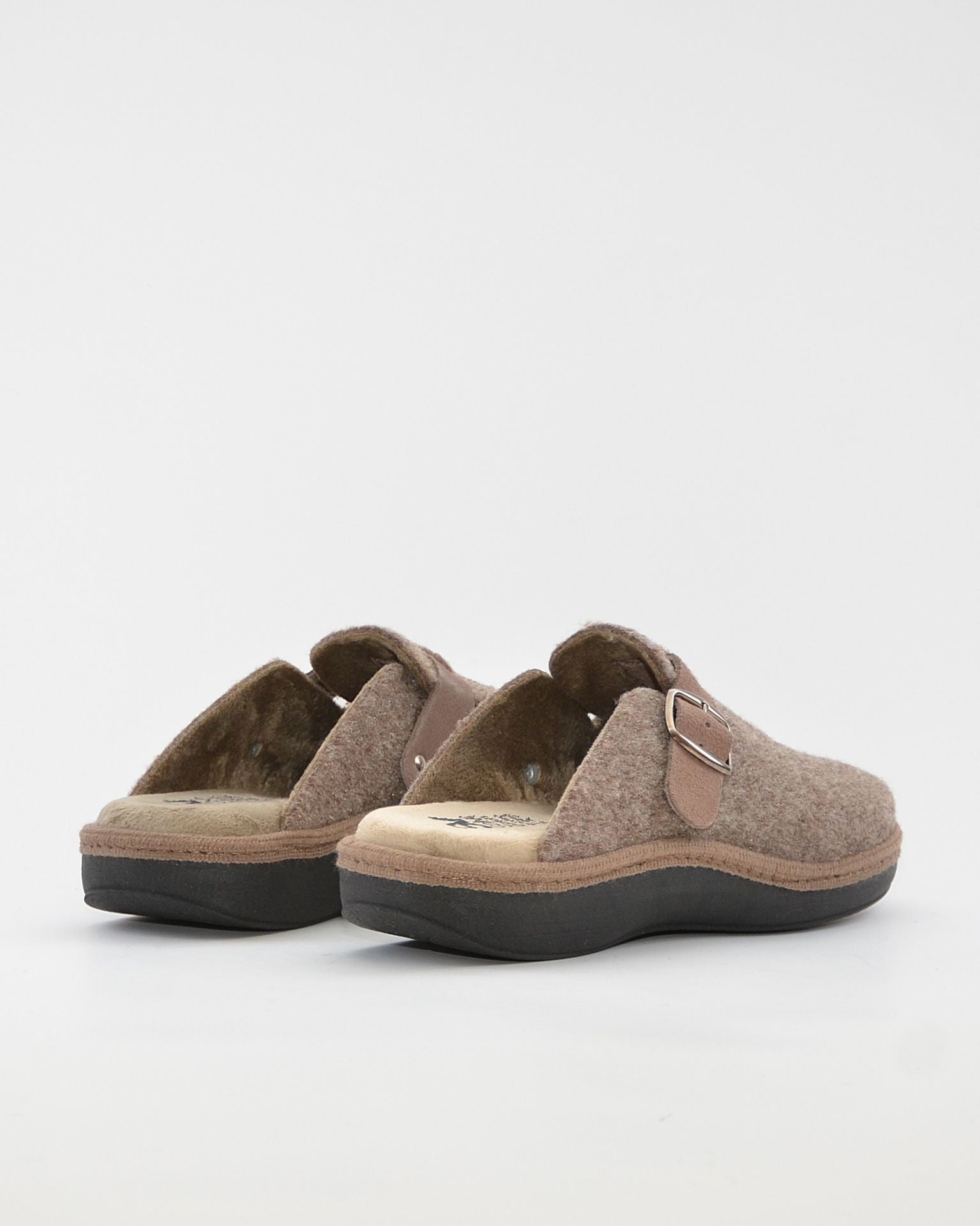 ZAPATILLAS DE CASA HOMBRE CON HEBILLA SALVI 41L-000 ELFO TABACO