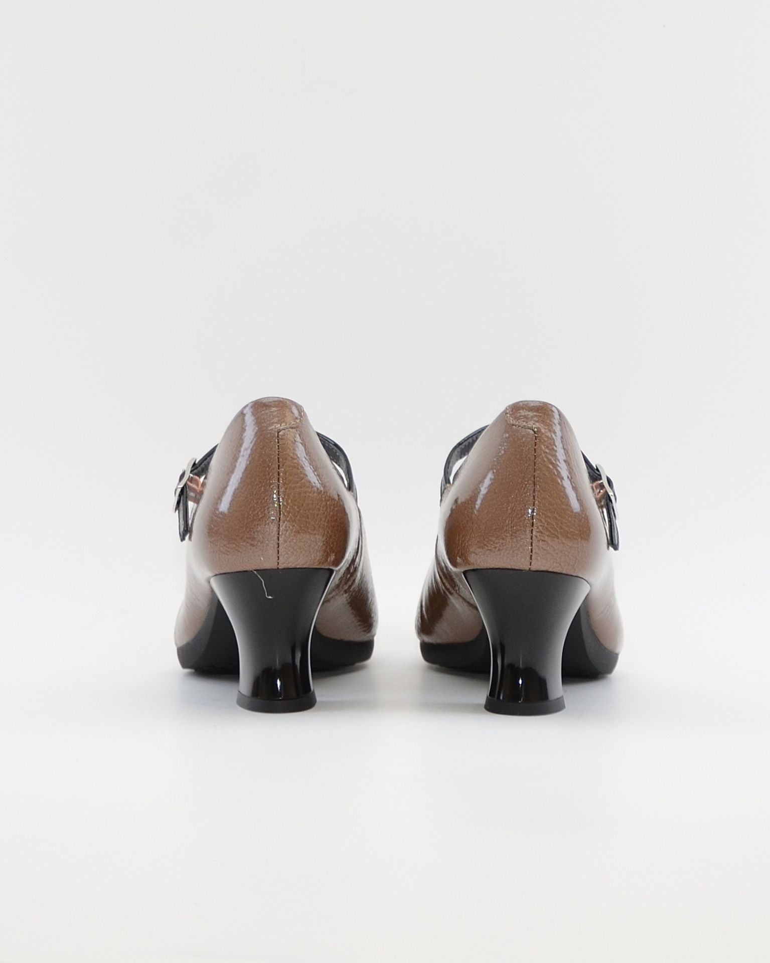 ZAPATO SALON MUJER CON PULSERA CHAROL TOPO Y NEGRO PITILLOS 11683