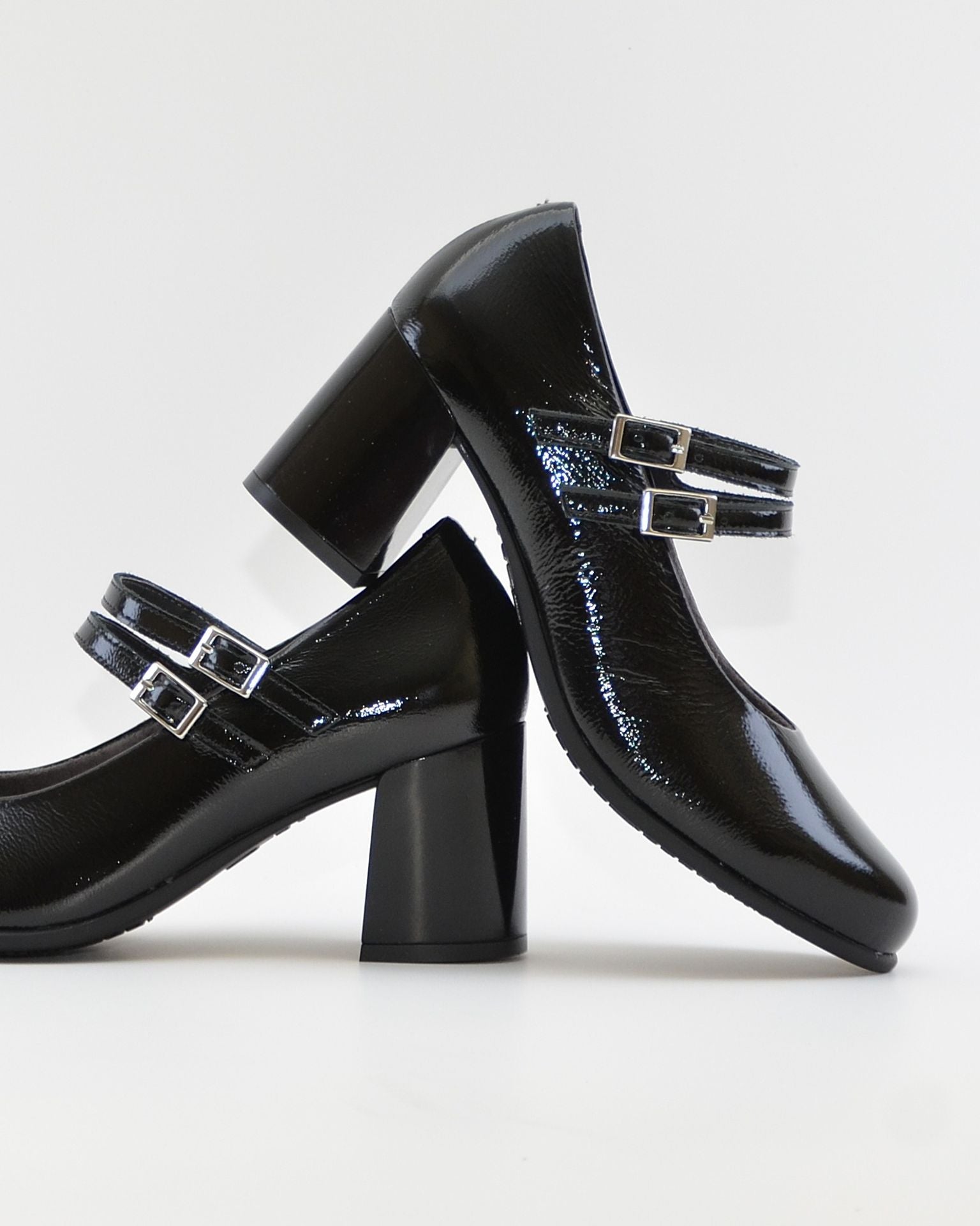 ZAPATO SALON MUJER CON PULSERA CHAROL NEGRO PITILLOS 11651