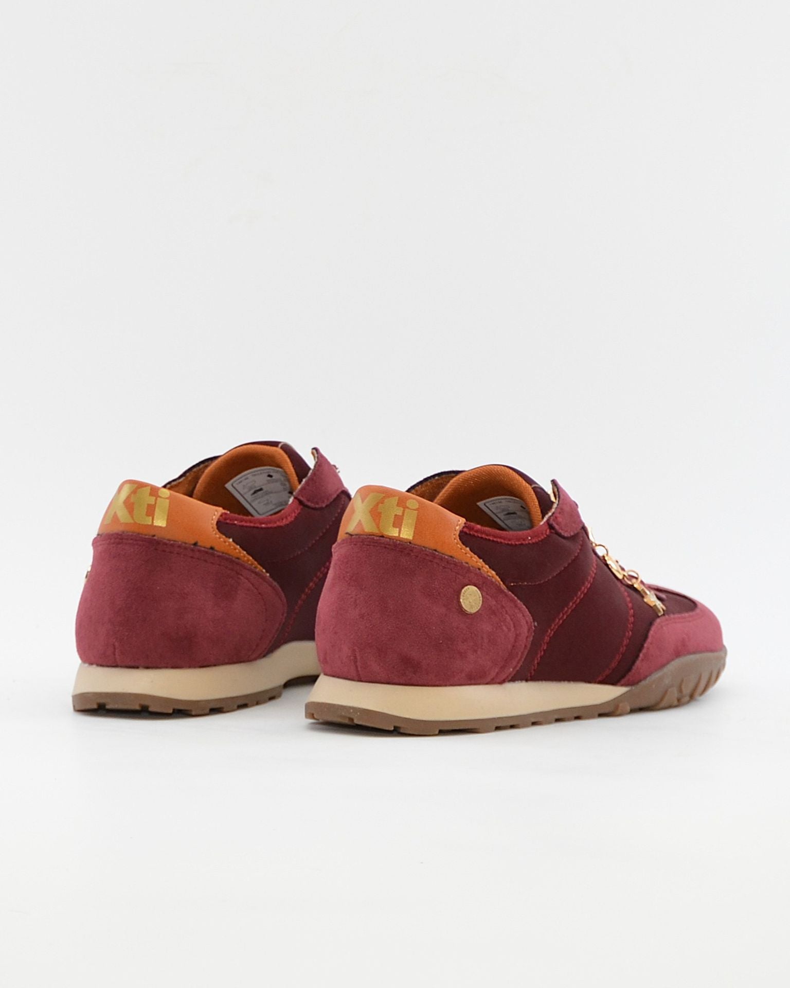 DEPORTIVO SNEAKER MUJER PLANA COLOR BURDEOS XTI 146146