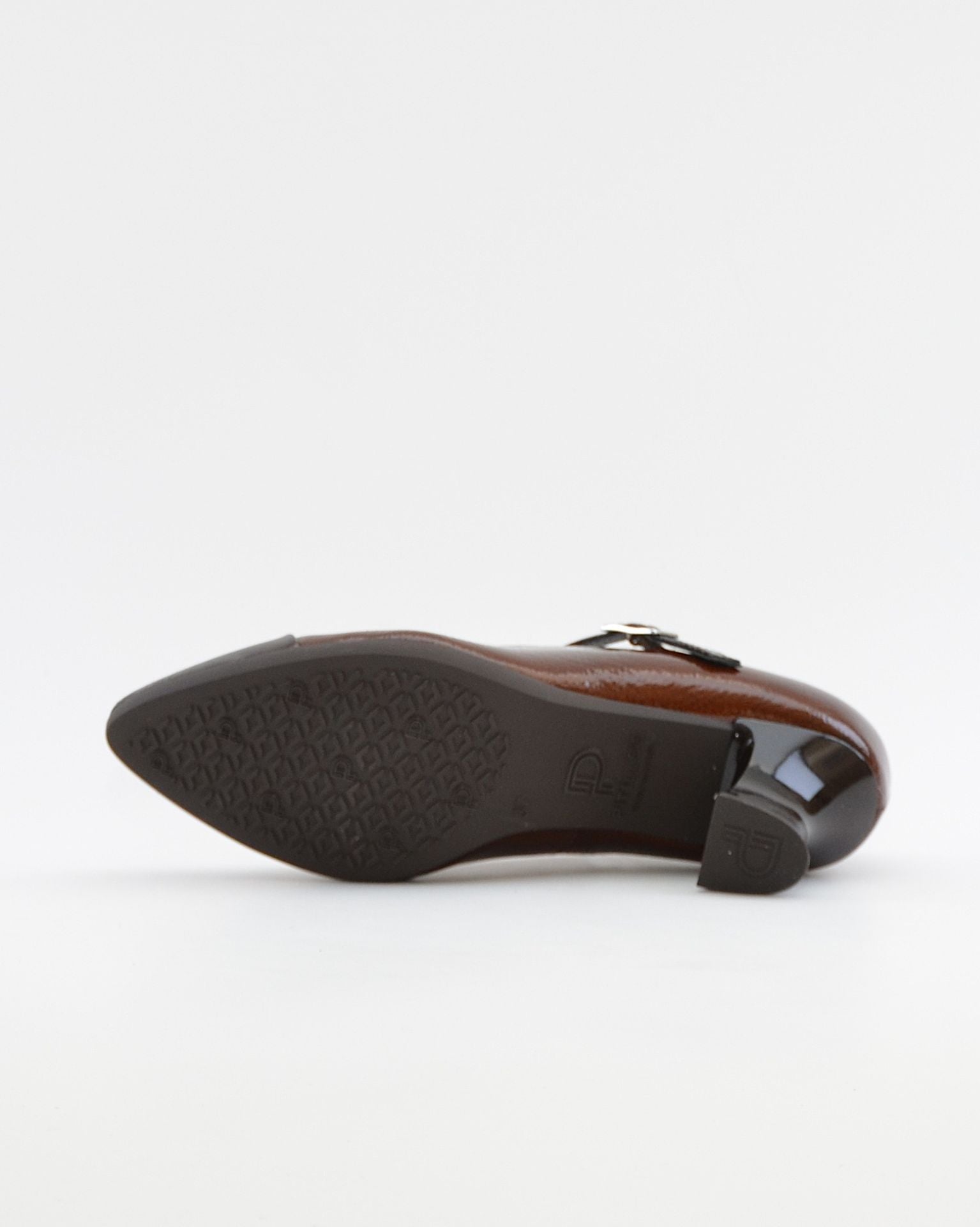ZAPATO SALON MUJER CON PULSERA CHAROL CUERO Y MARRÓ PITILLOS 11683