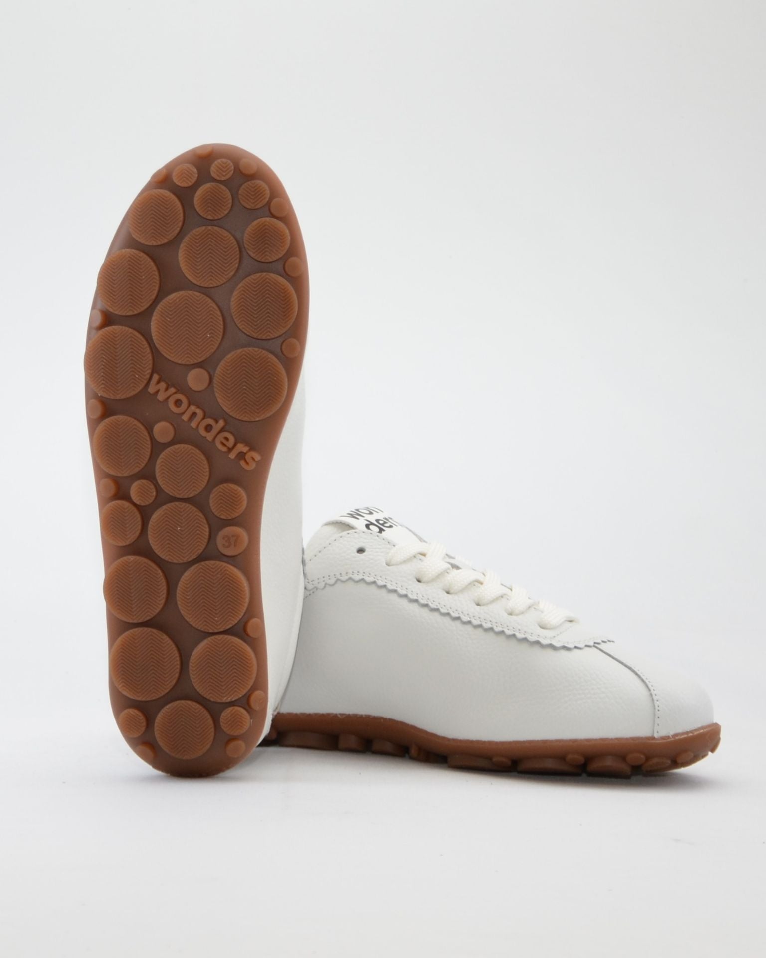 ZAPATO MUJER WONDERS CON CORDONES COLOR BLANCO PLATA AP-2102