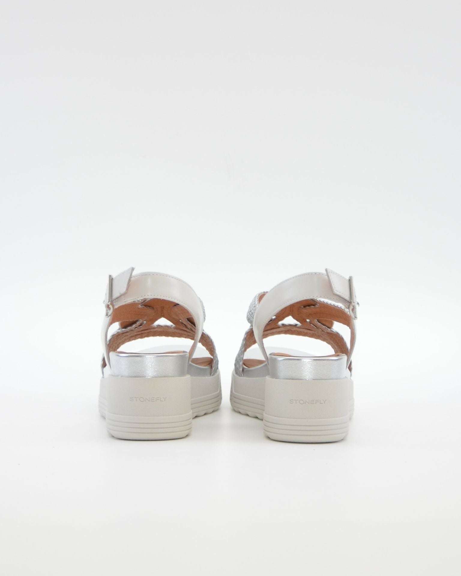 SANDALIA PLANA MUJER STONEFLY TRENZADA PLATA Y BLANCO
