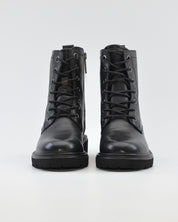 BOTA TIPO MILITAR PIEL COLOR NEGRO CARMELA 164337
