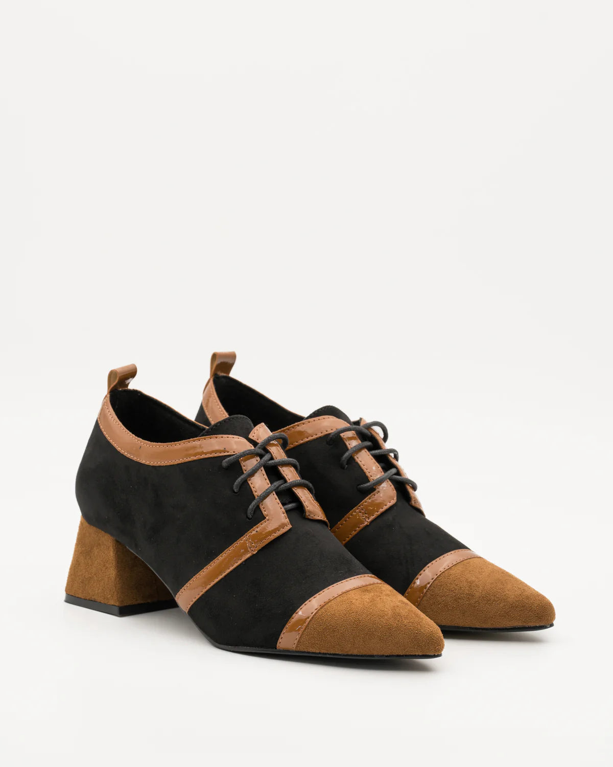 ZAPATO VESTIR CORDONES TACON NEGRO CAMEL A5407