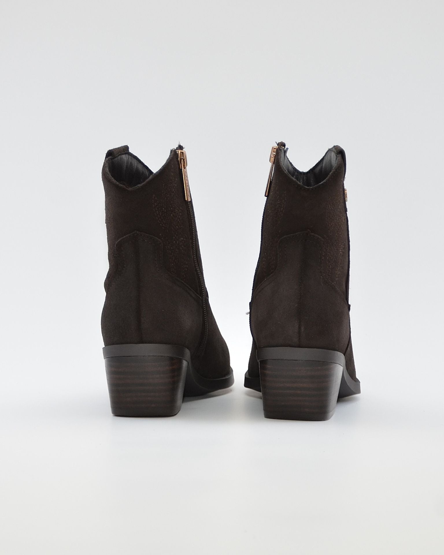 BOTIN MUJER COWBOY SERRAJE MARRÓN CHOCOLATE CON BORDADO CARMELA 164390