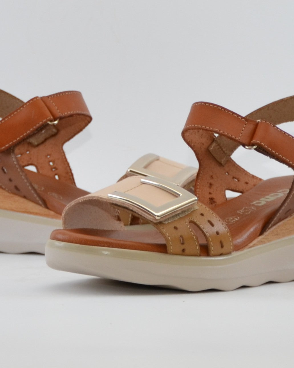 SANDALIA MUJER CUÑA PLANTA DE GEL COMBI BEIGE KAKY CUERO JORDANA 4630