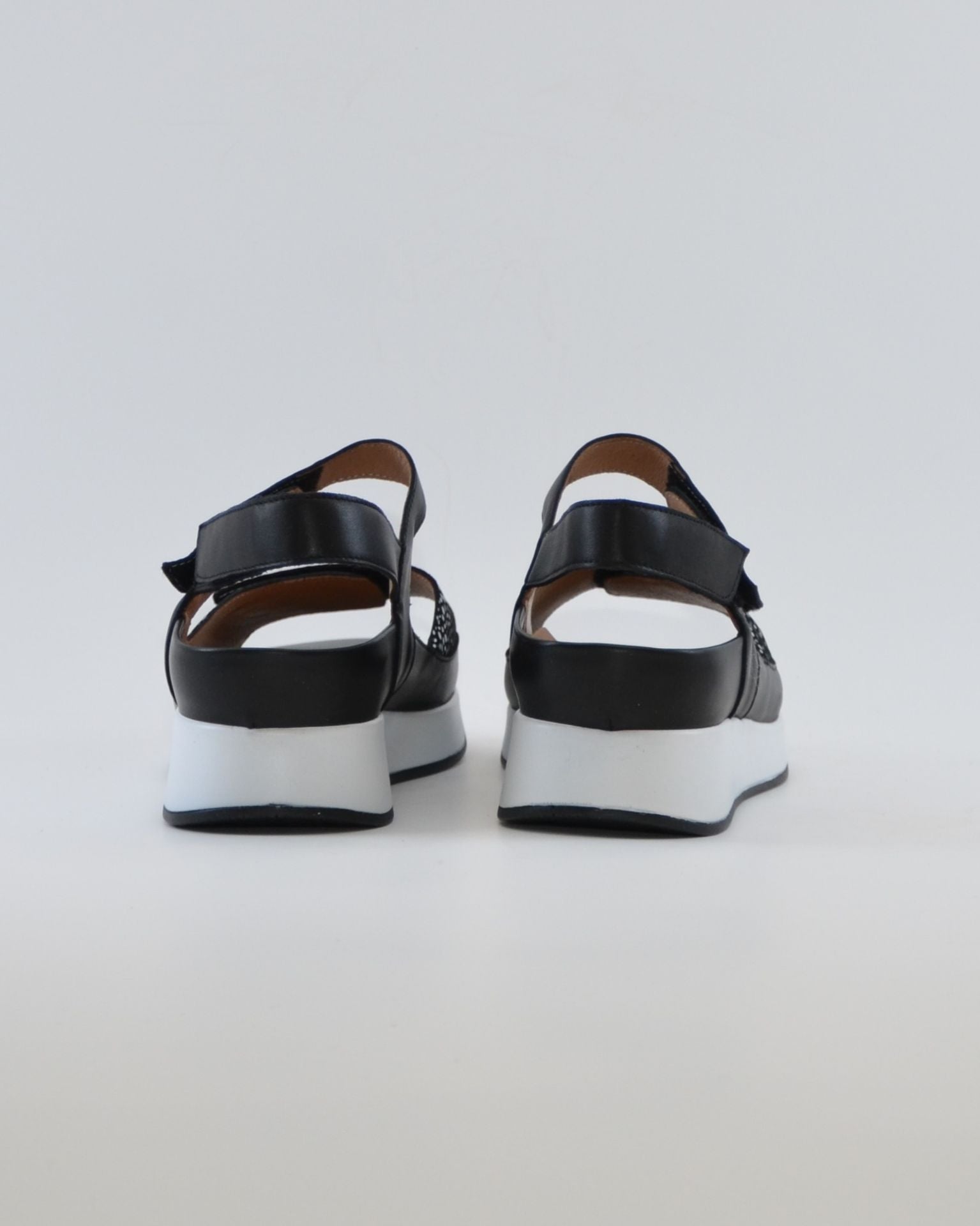 SANDALIA PLANTILLA EXTRAIBLE MUJER TRES VELCROS ANCHO ESPECIAL COLOR NEGRO PIE SANTO 260422