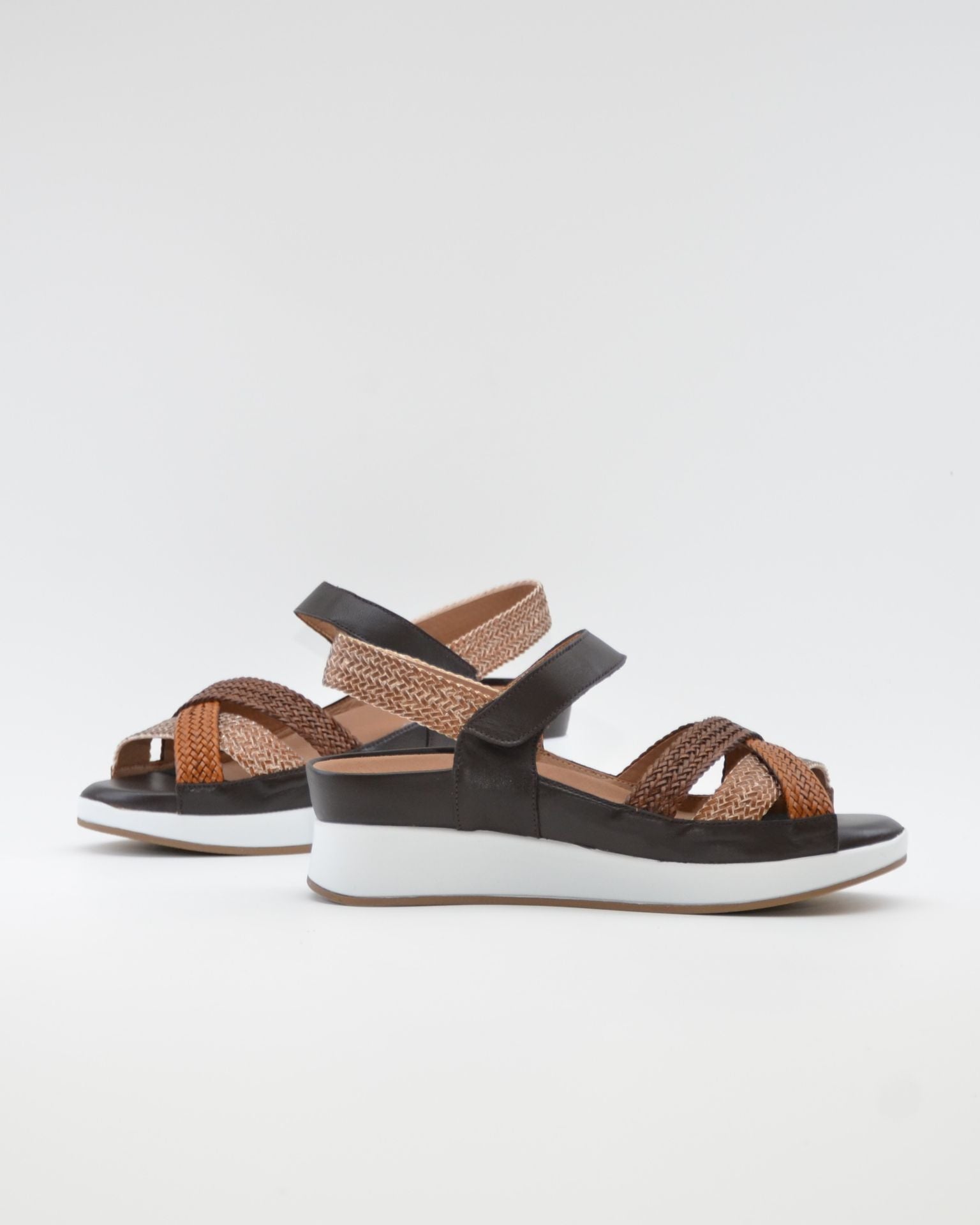 SANDALIA TRENZADA PLANTILLA EXTRAIBLE MUJER  ANCHO ESPECIAL COLOR MULTI CAOBA PIE SANTO 260425