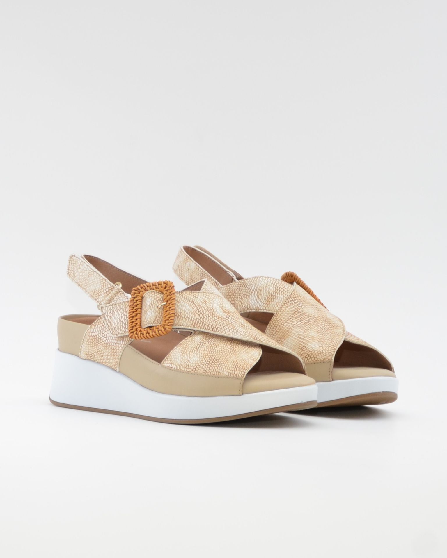 SANDALIA CRUZADA CUÑA PLANTILLA EXTRAIBLE MUJER DOS VELCROS AD.HEBILLA ANCHO ESPECIAL COLOR GRIS PIE SANTO 260383