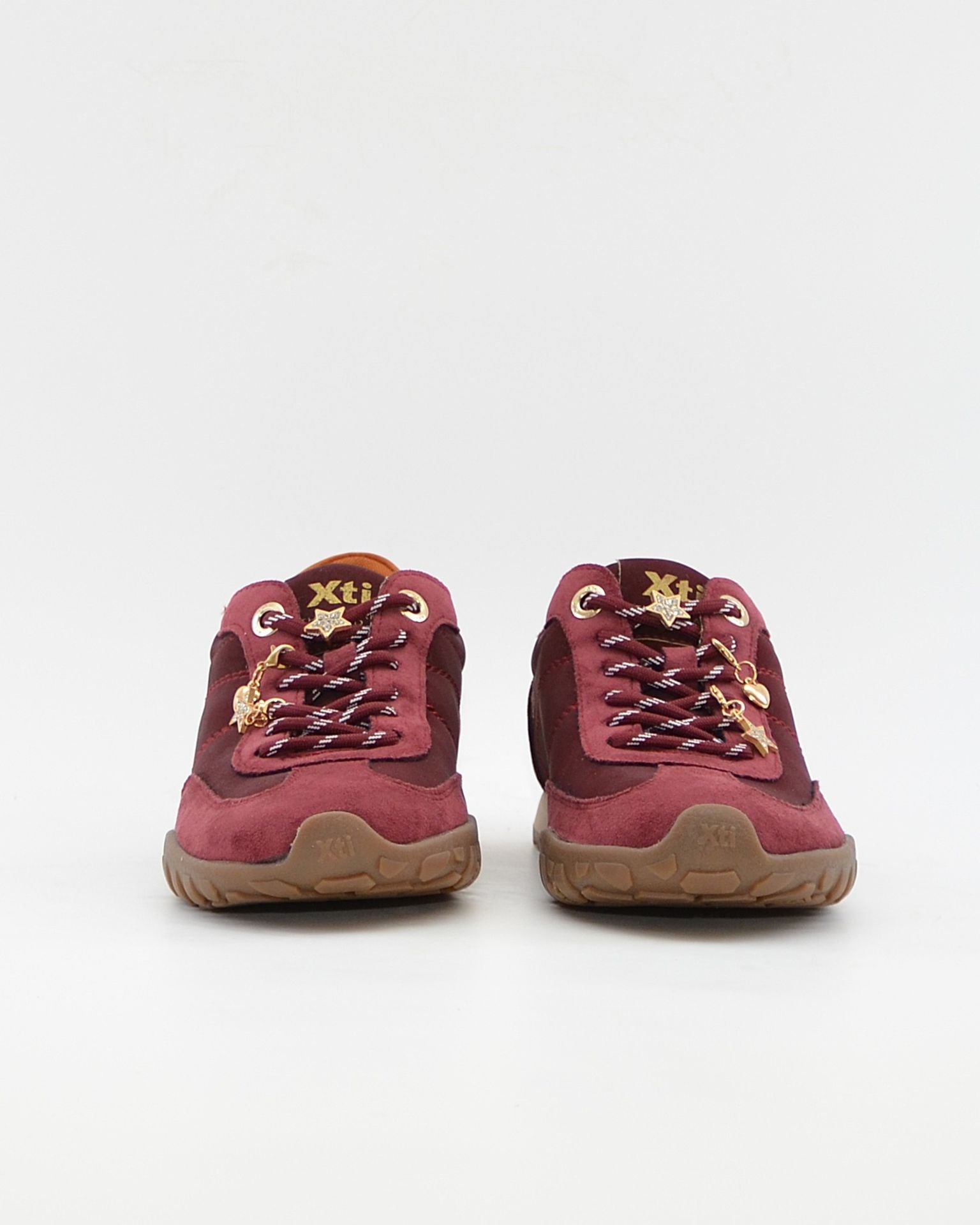 DEPORTIVO SNEAKER MUJER PLANA COLOR BURDEOS XTI 146146