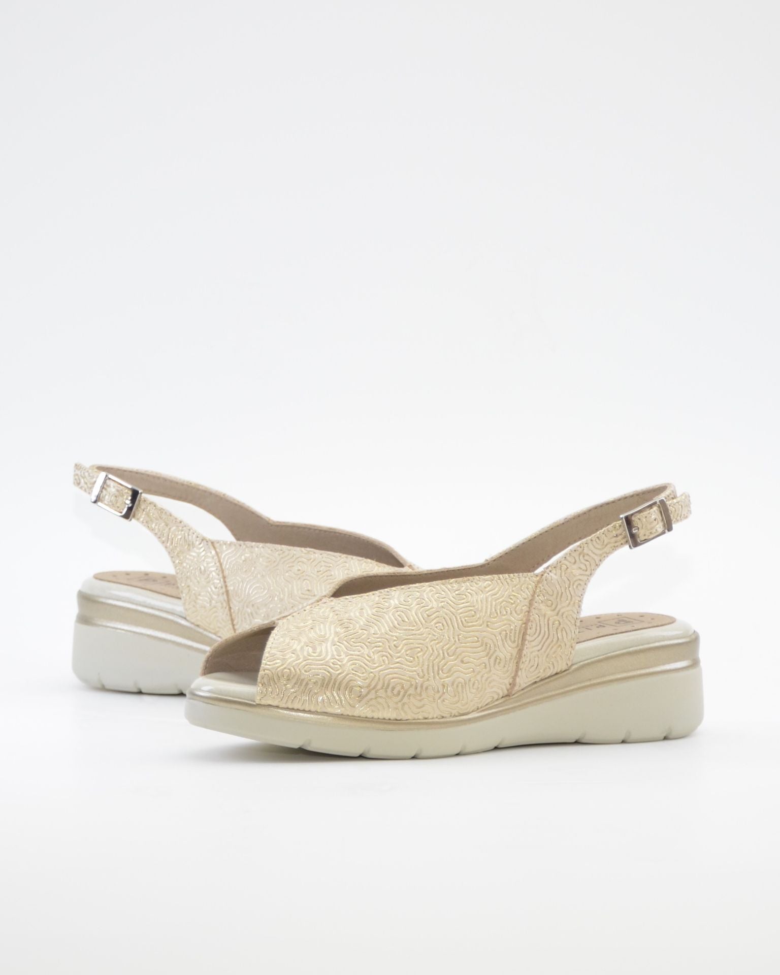 SANDALIA CUÑA BAJA MUJER ANCHO ESPECIAL PITILLOS 11044 ORO
