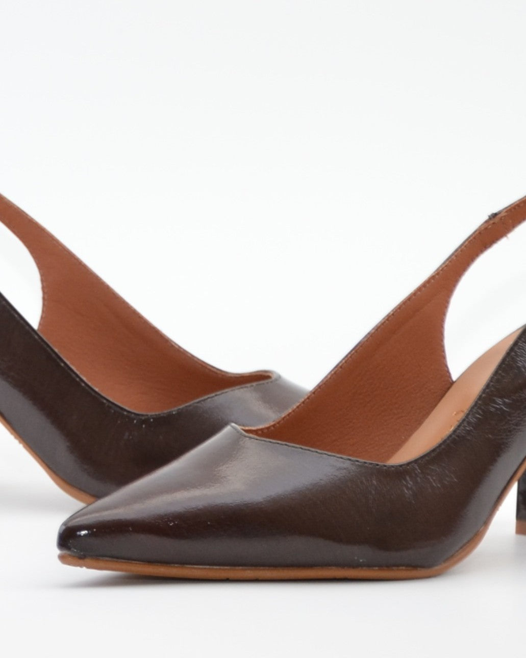 ZAPATO SALON DESTALONADO TACON CUADRADO COLOR MARRON DANIELA V. 2315CD MORO