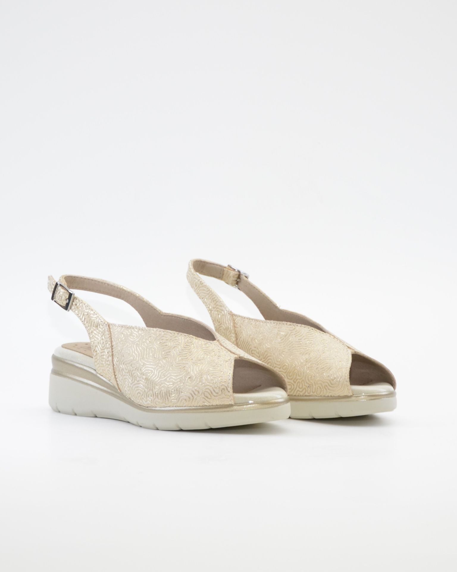SANDALIA CUÑA BAJA MUJER ANCHO ESPECIAL PITILLOS 11044 ORO