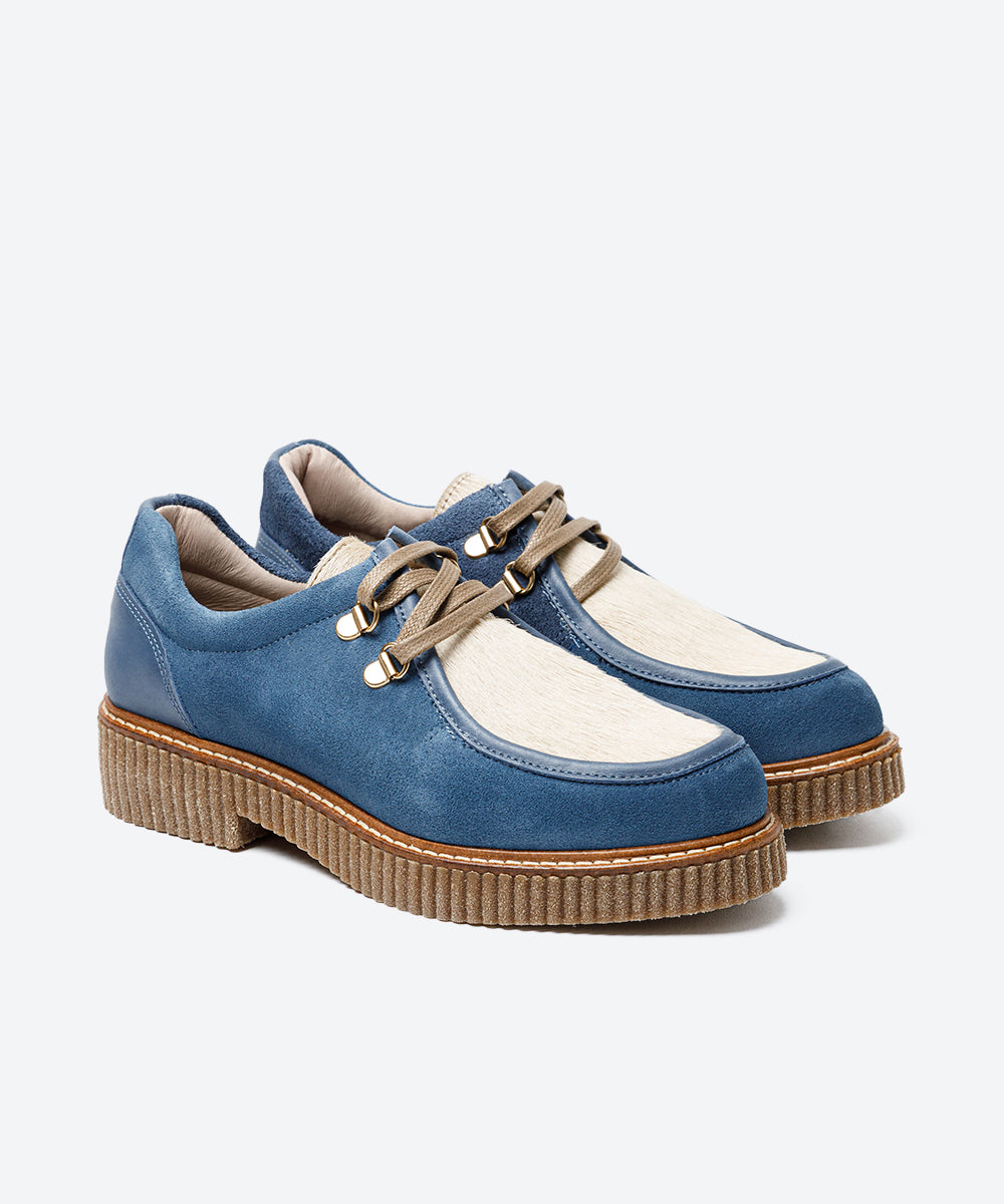 ZAPATO WALLABY SERRAJE AZUL POTRO BEIG LACOMBA IRIS