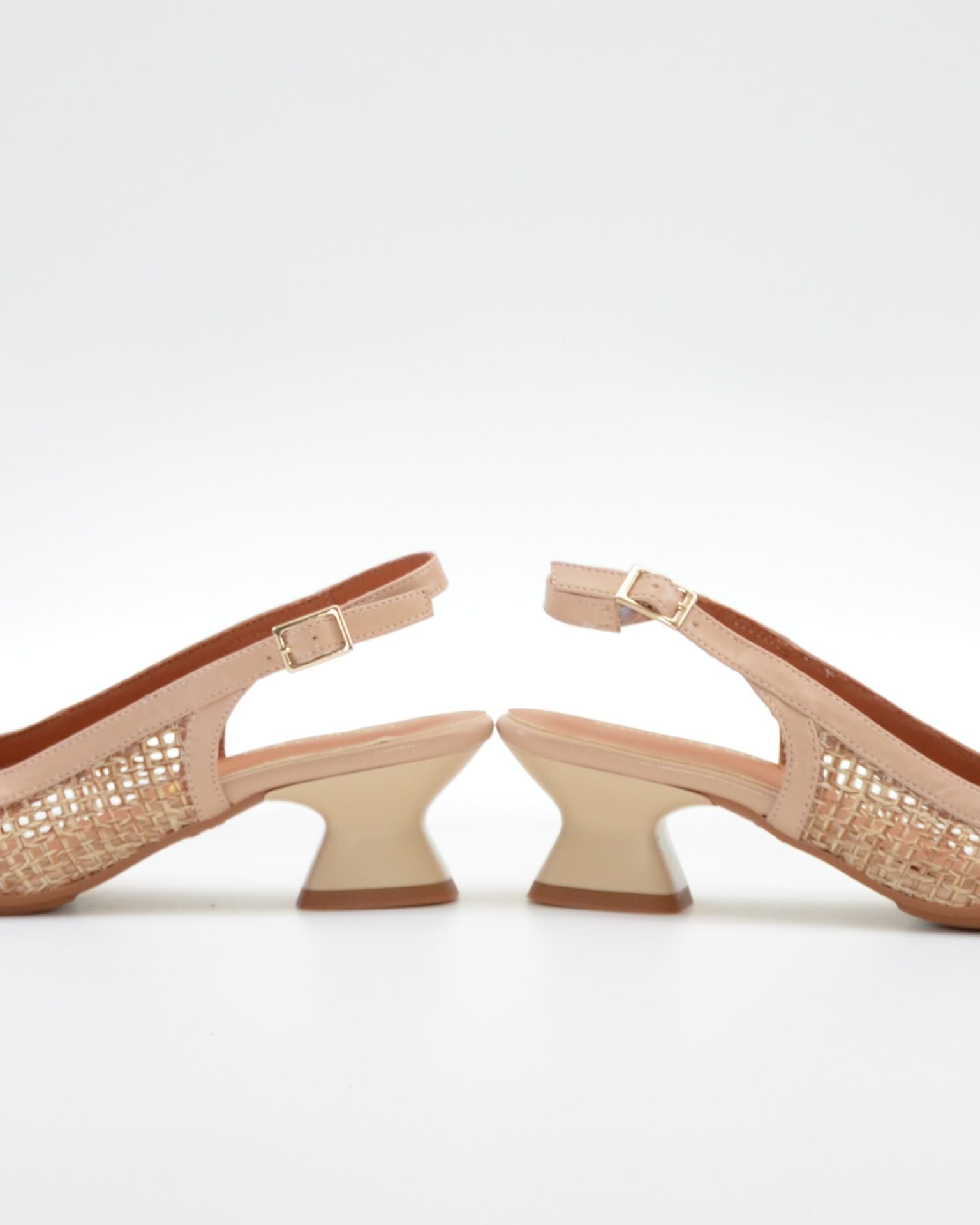 ZAPATO VESTIR MUJER DESTALONADO TACON BAJO DANIELA VEGA CON REJILLA NATURAL BEIGE