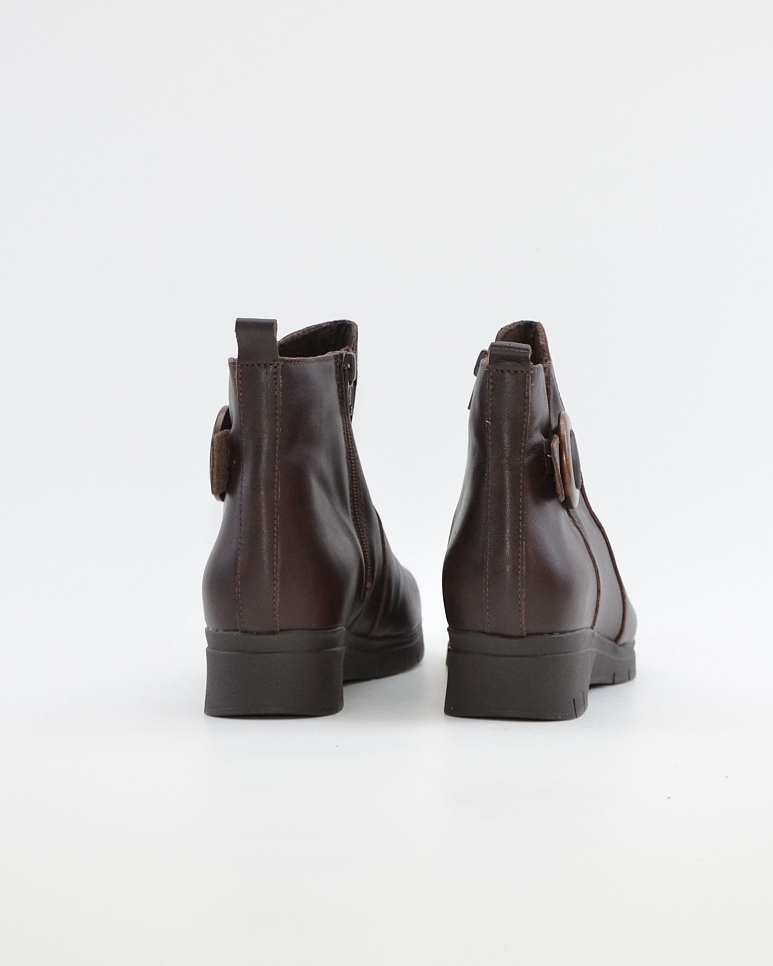 BOTINES DE MUJER CON CUÑA BAJA Y CREMALLERA COLOR MARRON CHOCOLATE VALERIAS 2910