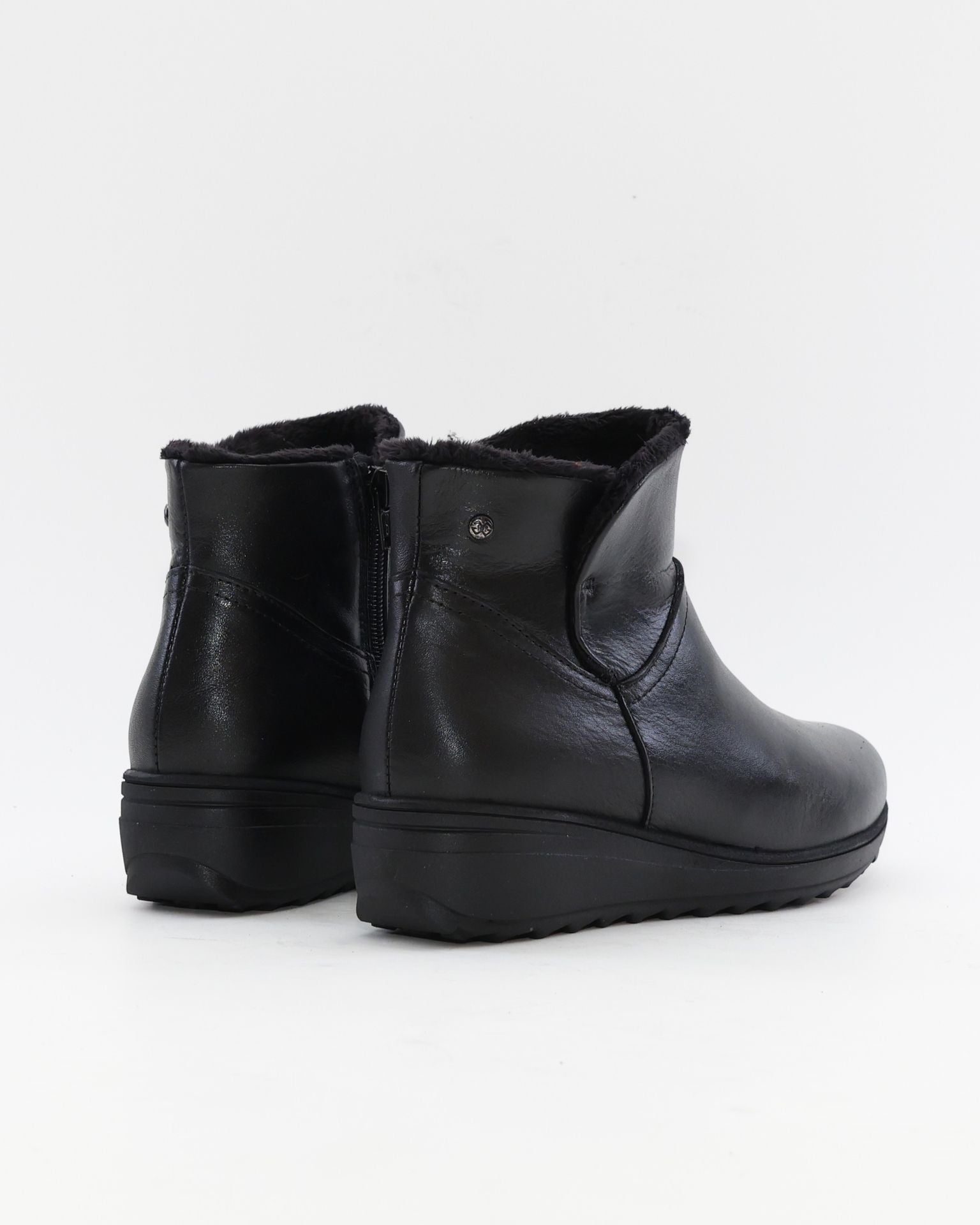 BOTINES DE MUJER CON CUÑA BAJA COLOR NEGRO GIORDA 27681