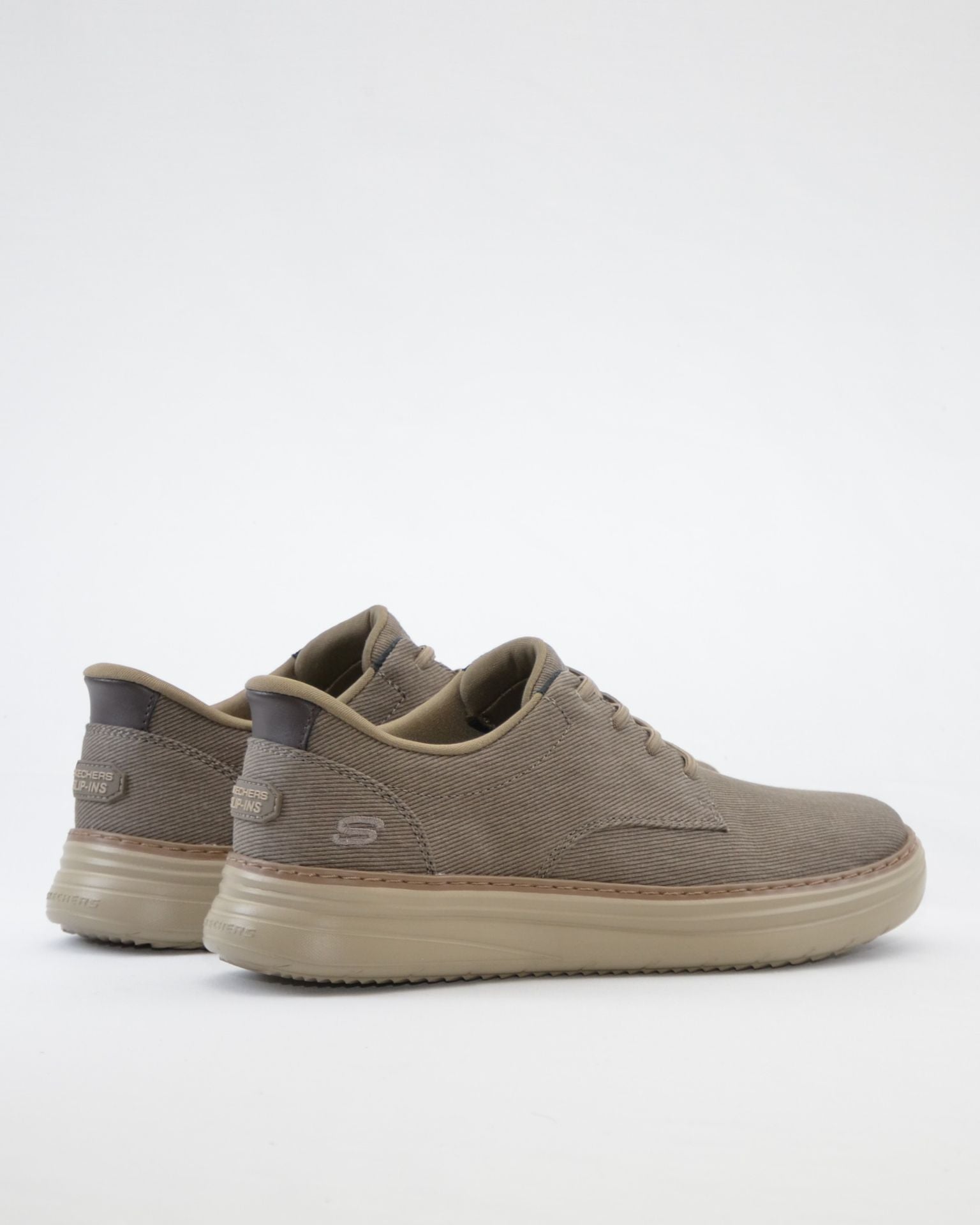 ZAPATILLA DE LONA SIN CORDONES TAUPE SKECHERS 205701 DKTP SLIP-INS