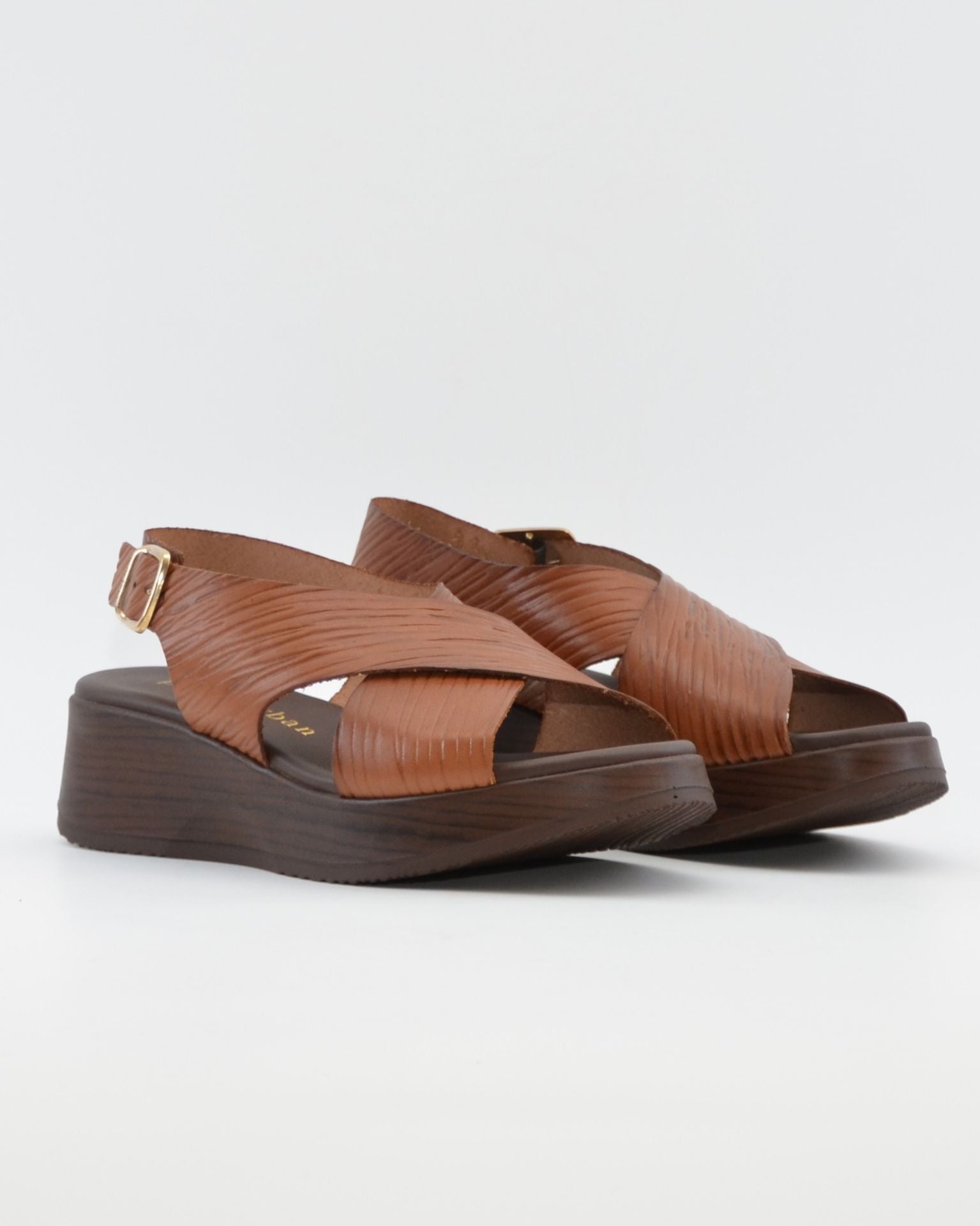 SANDALIA MUJER CRUZADA COLOR CUERO PLANTA ACOLCHADA PAULA URBAN 33-2070 AVELLANA
