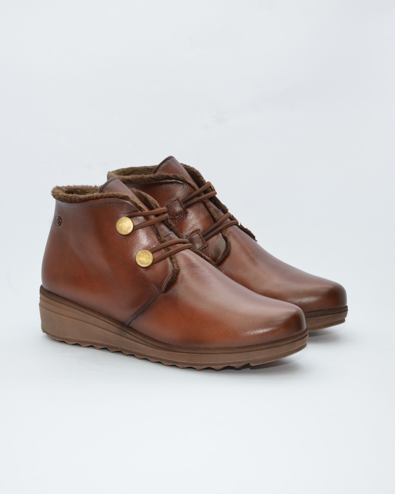 BOTINES DE MUJER CON CUÑA Y CIERRE DE ELASTICOS COLOR CUERO