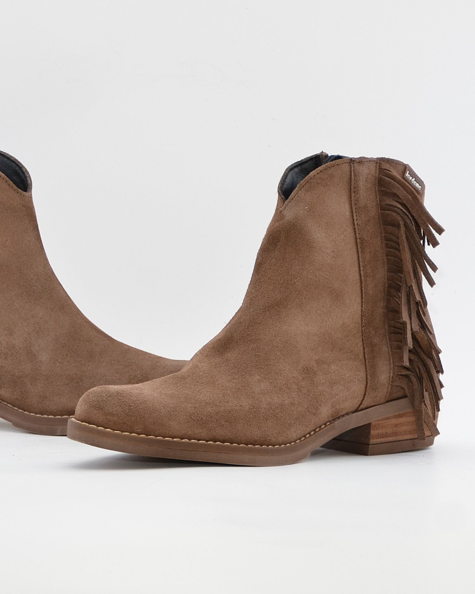 BOTIN MUJER COWBOY CON FLECOS COLOR SERRAJE TAUPE JORDANA 5161