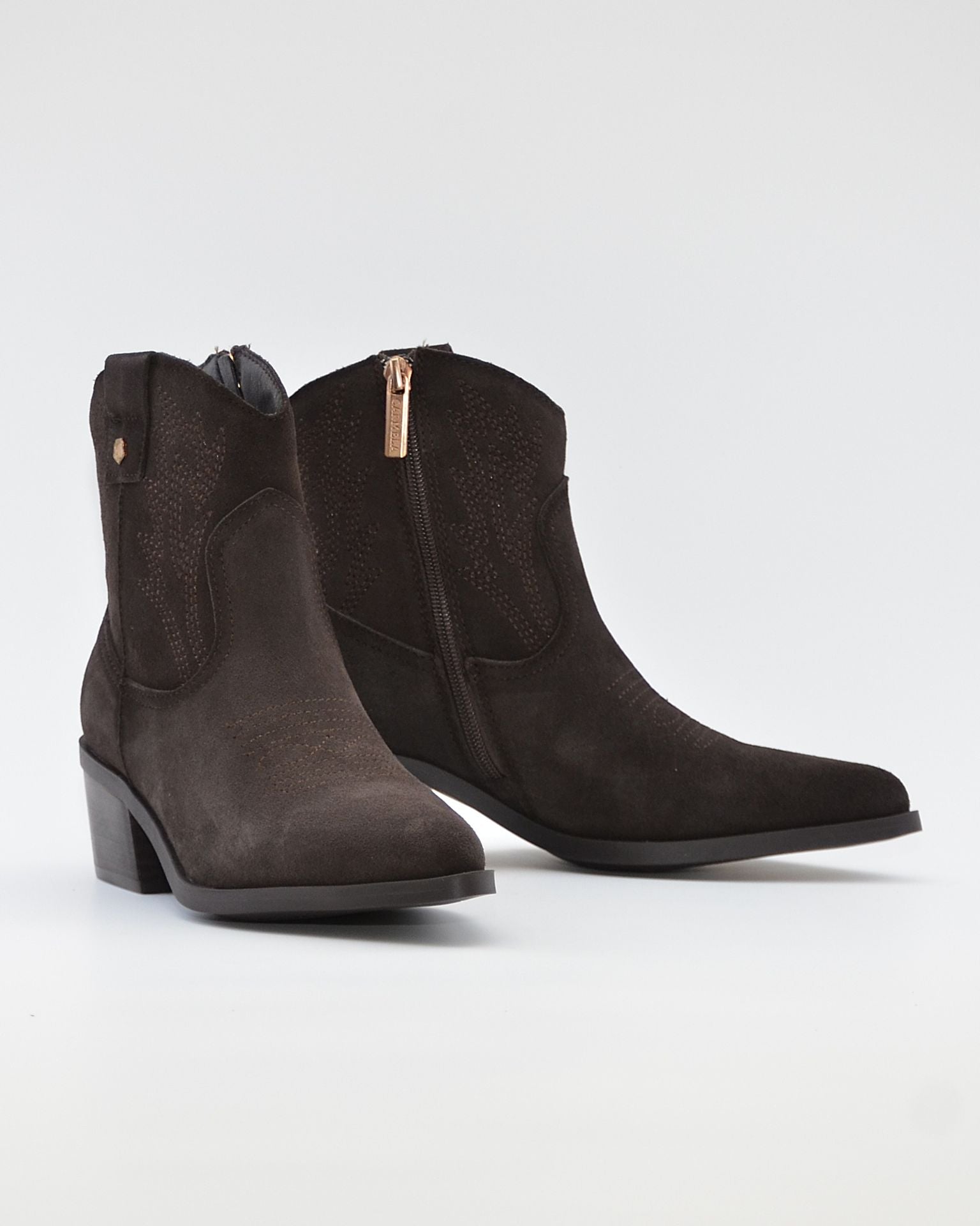 BOTIN MUJER COWBOY SERRAJE MARRÓN CHOCOLATE CON BORDADO CARMELA 164390
