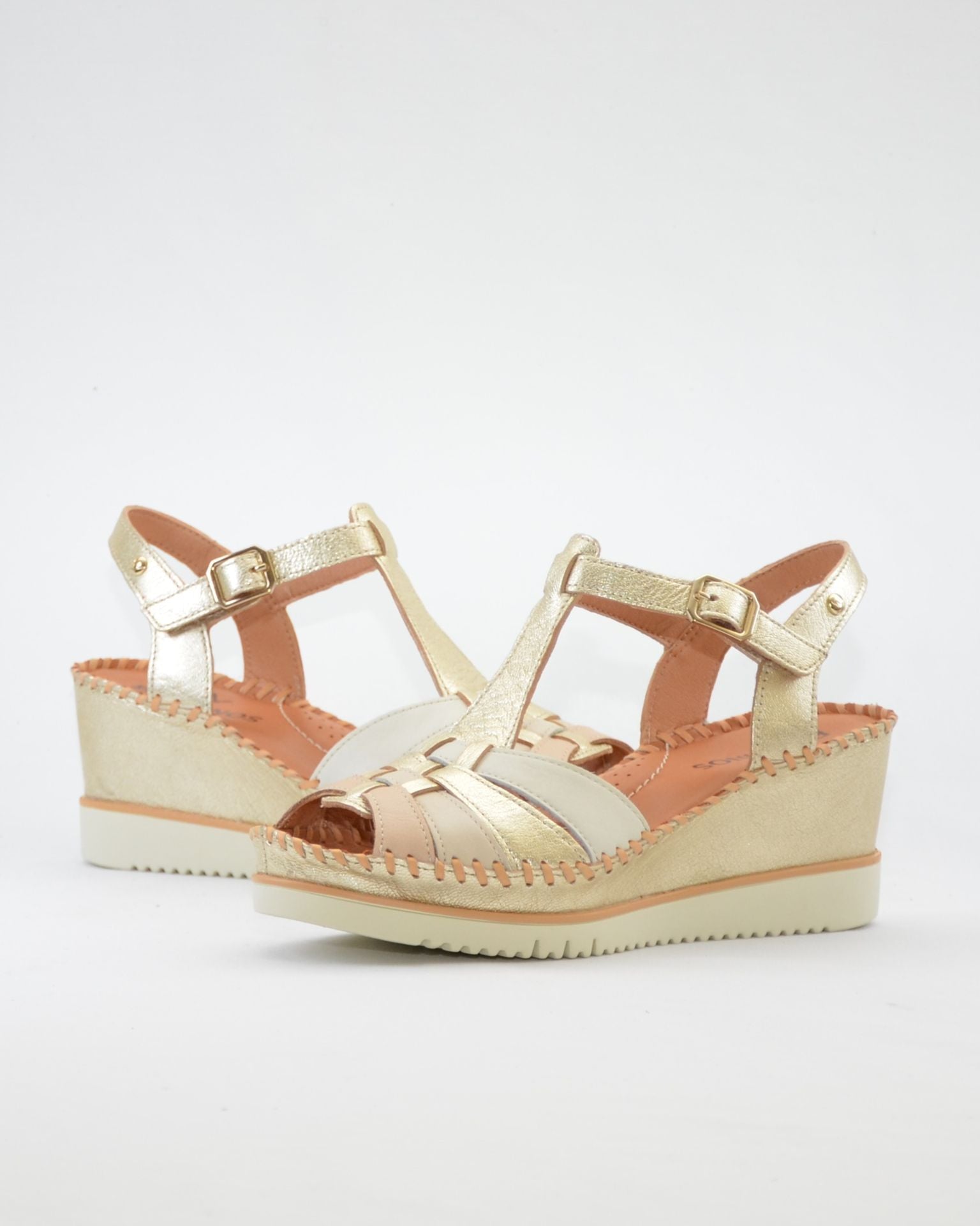 SANDALA DE CUÑA MUJER COLOR PLATINO TIRAS EN BEIGE NUDE PIKOLINOS W3Z-1836CLC1