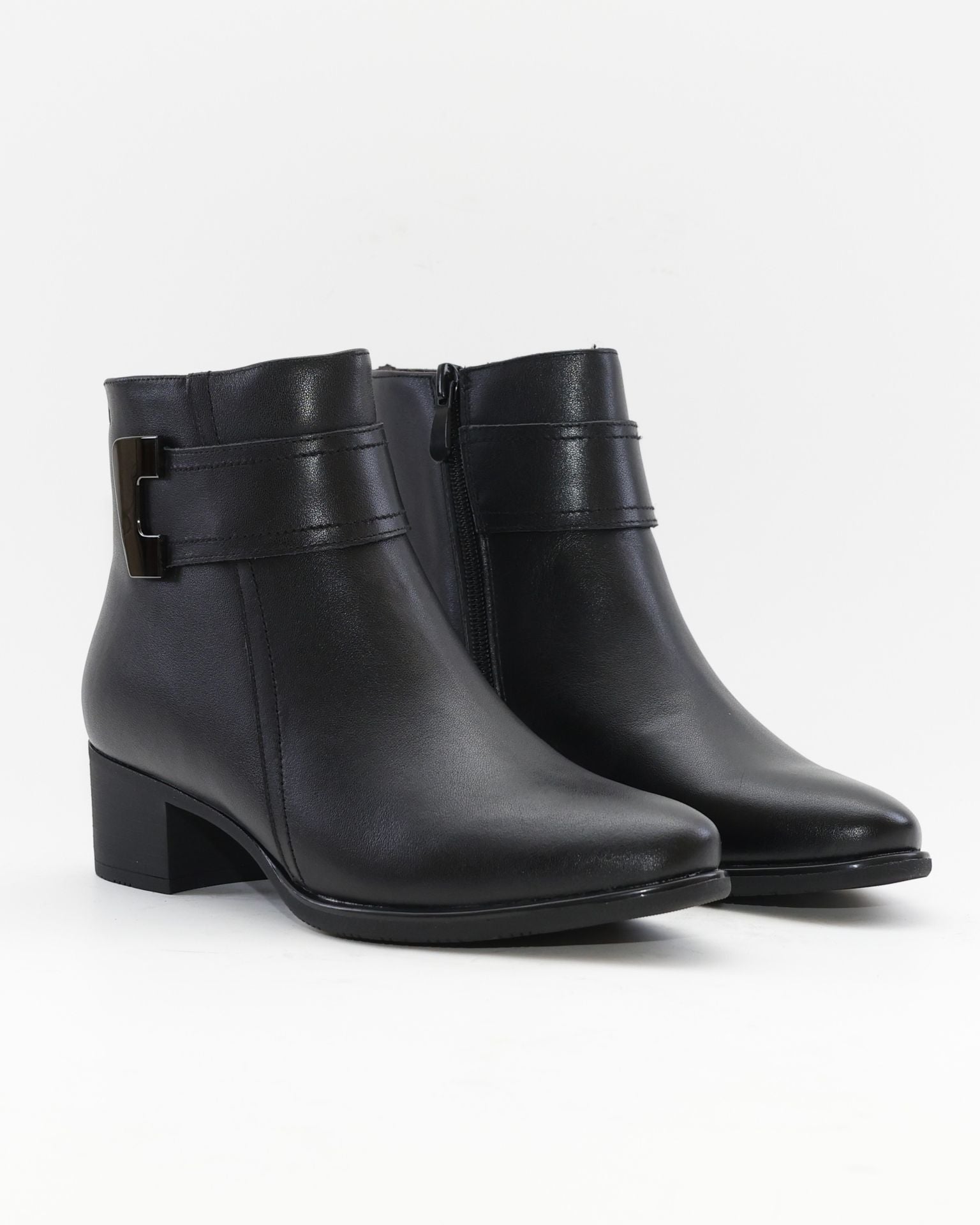 BOTIN MUJER TACON BAJO COLOR NEGRO ADORNO METALICO Y CREMALLERA TREINTAS 4619
