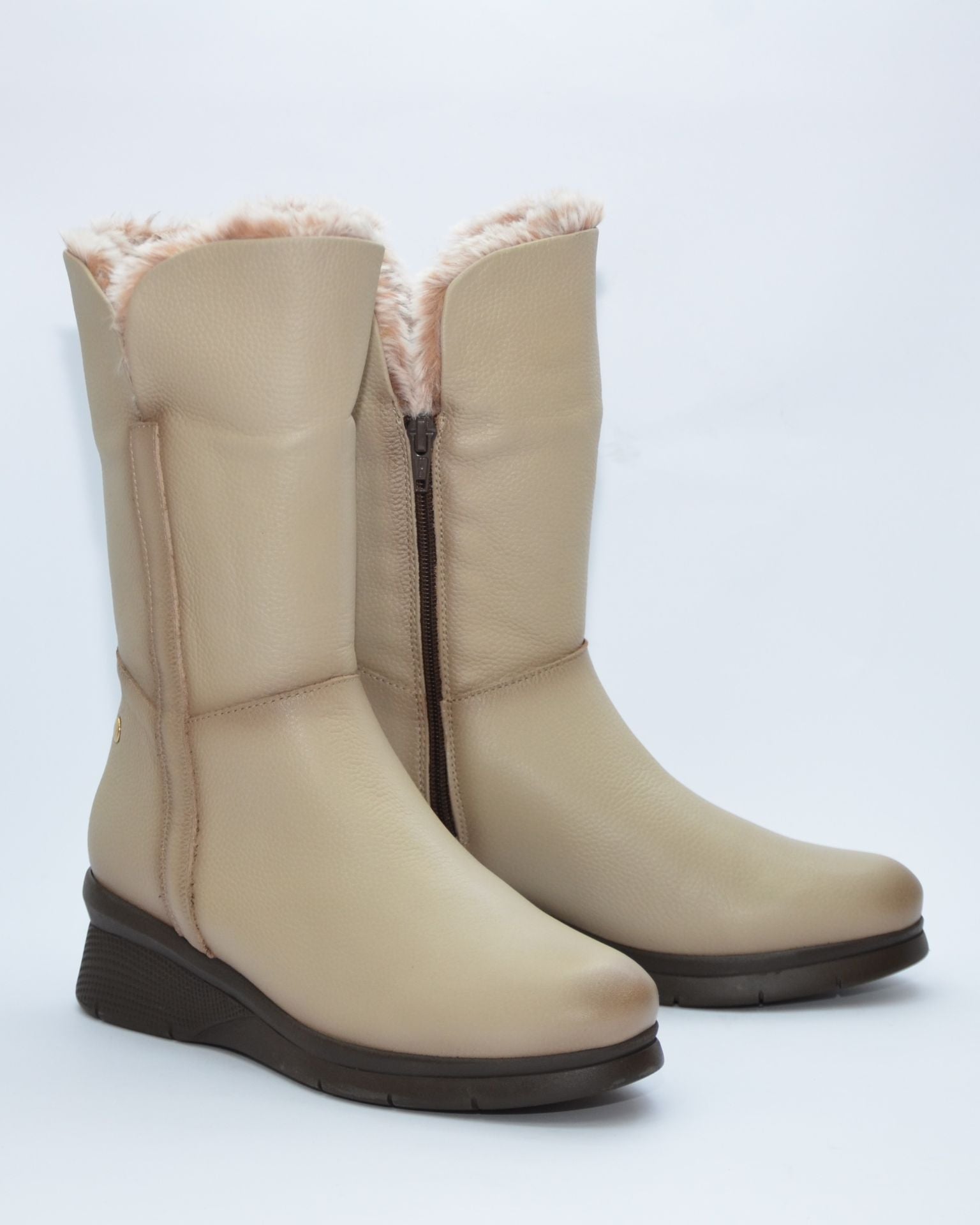 BOTA MUJER CUÑA COLOR TOPO